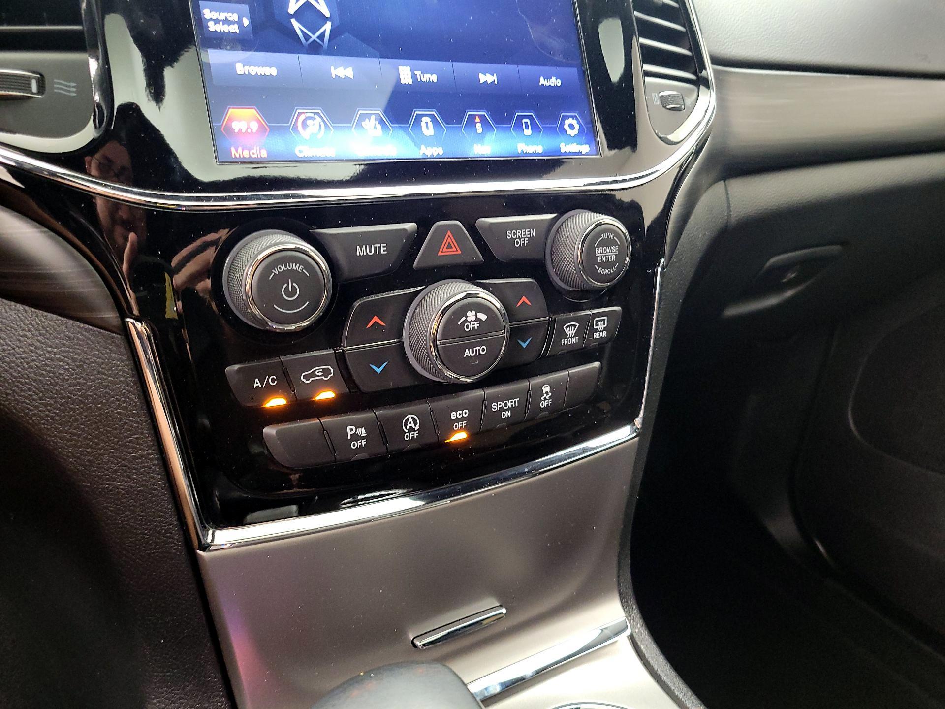Thumbnail: 2020 Jeep Grand Cherokee - 17