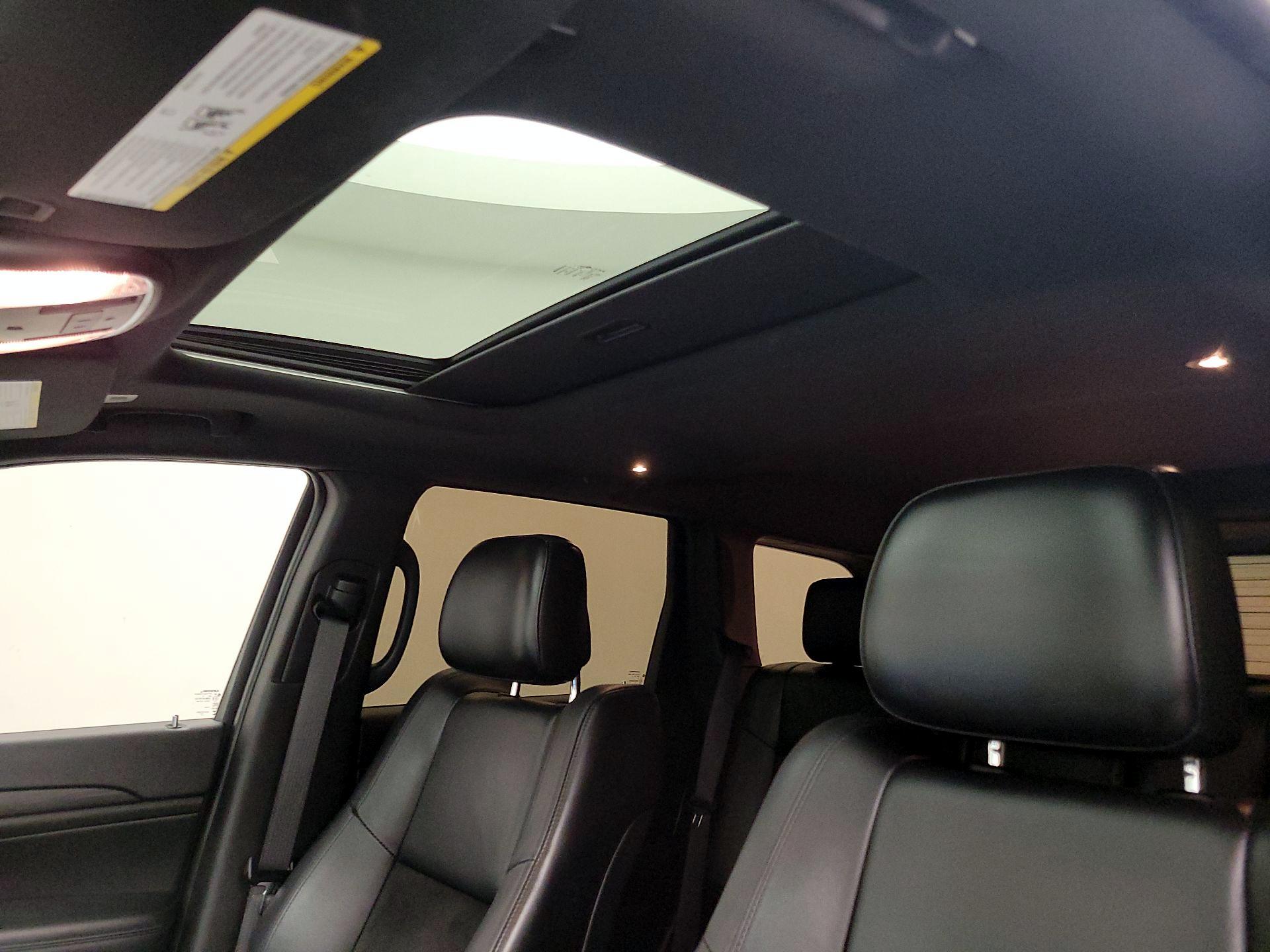 Thumbnail: 2020 Jeep Grand Cherokee - 20