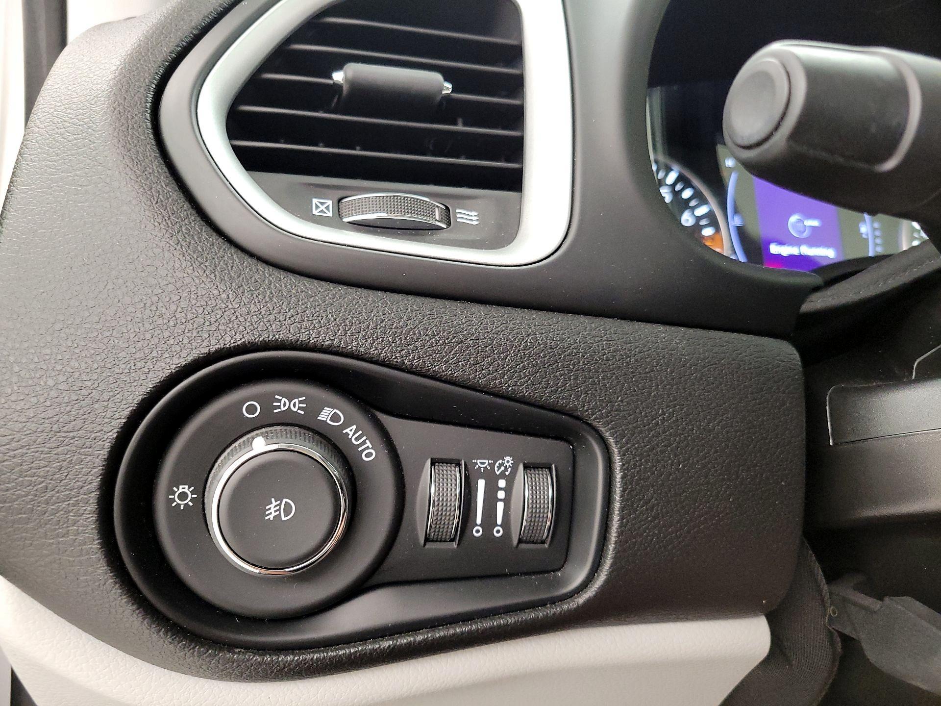 Thumbnail: 2018 Jeep Renegade - 13