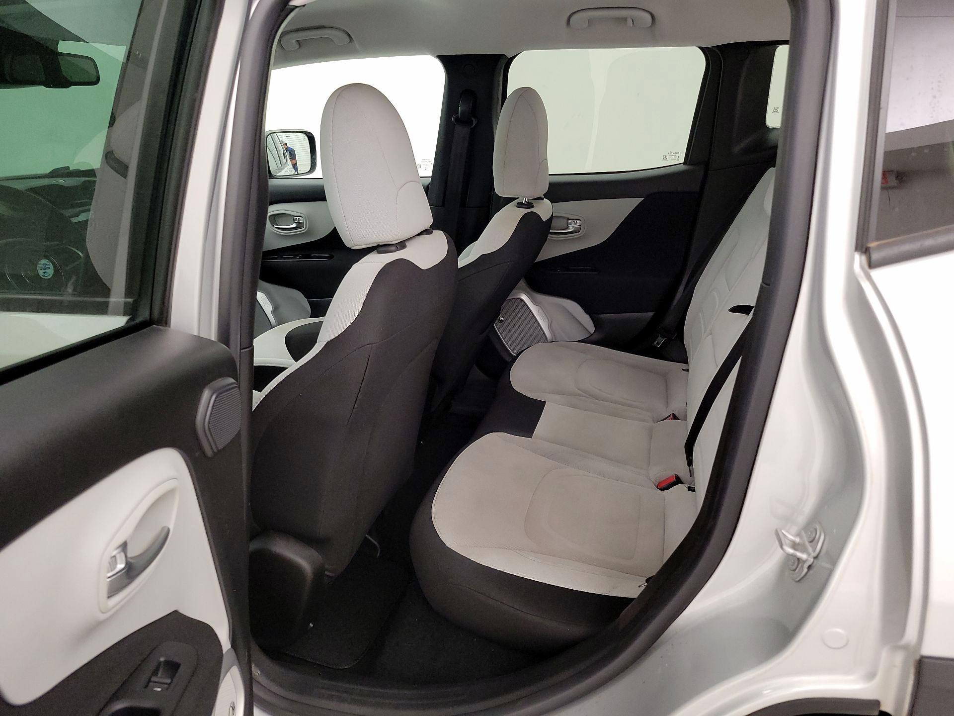 Thumbnail: 2018 Jeep Renegade - 19