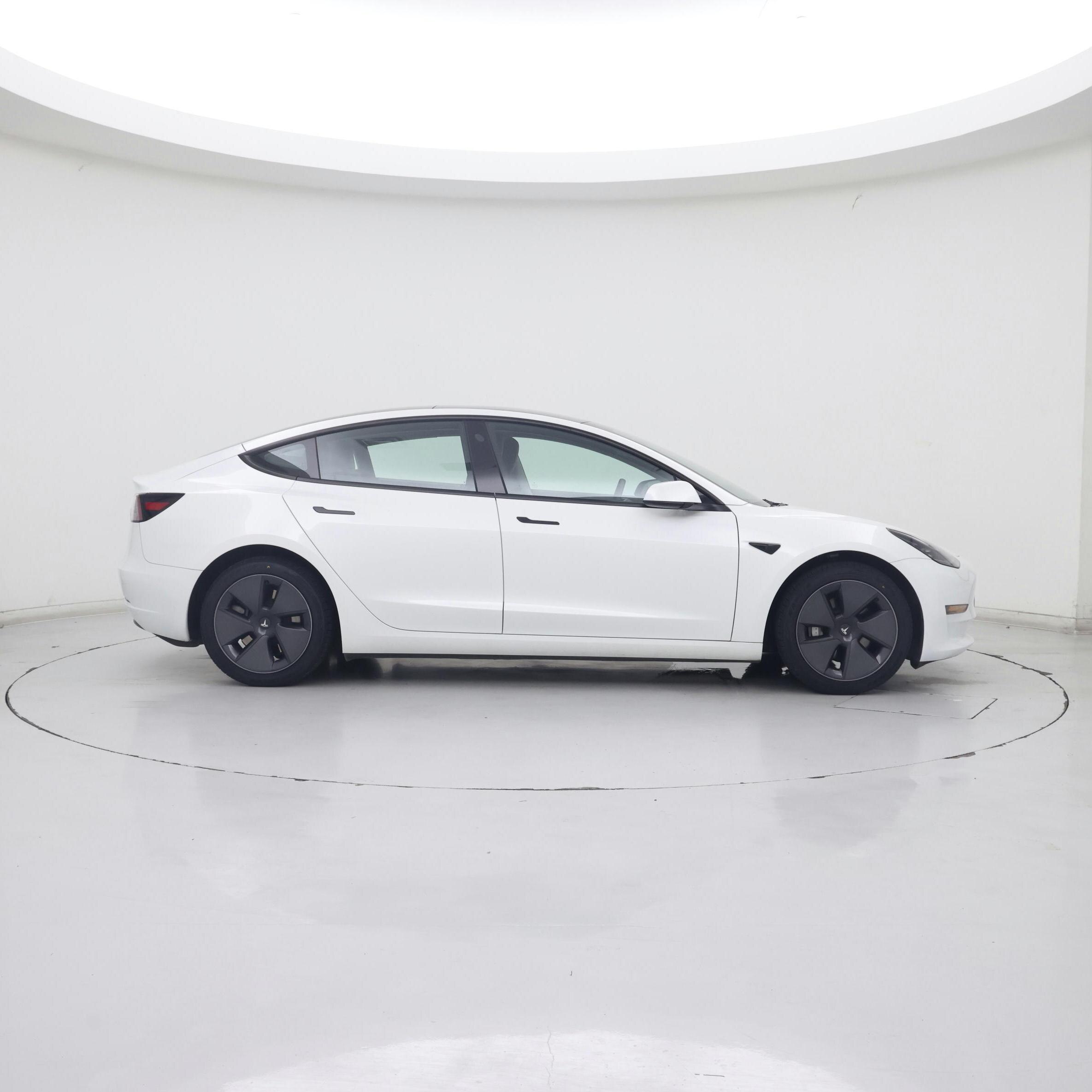 Thumbnail: 2023 Tesla Model 3 - 7