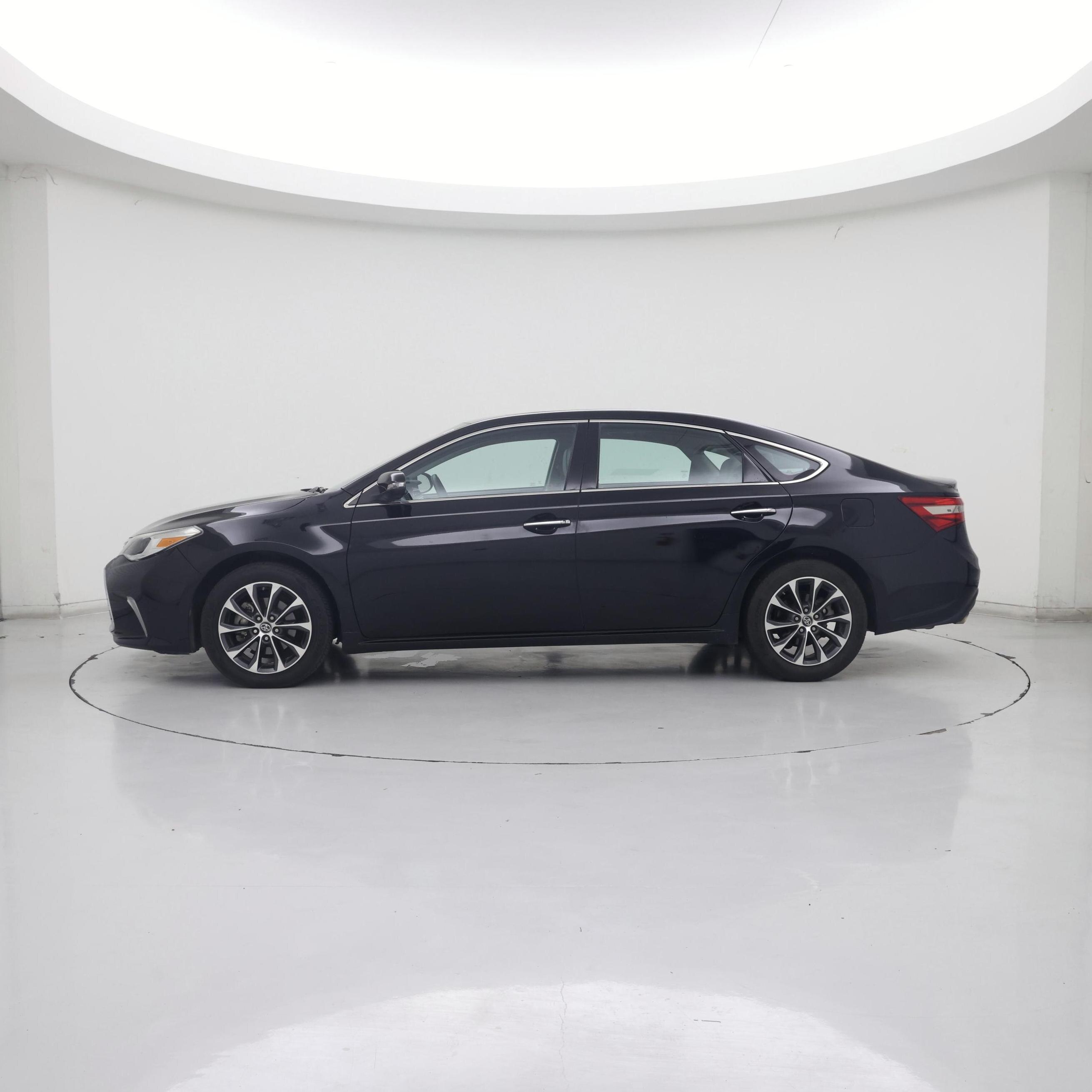 Thumbnail: 2016 Toyota Avalon - 3