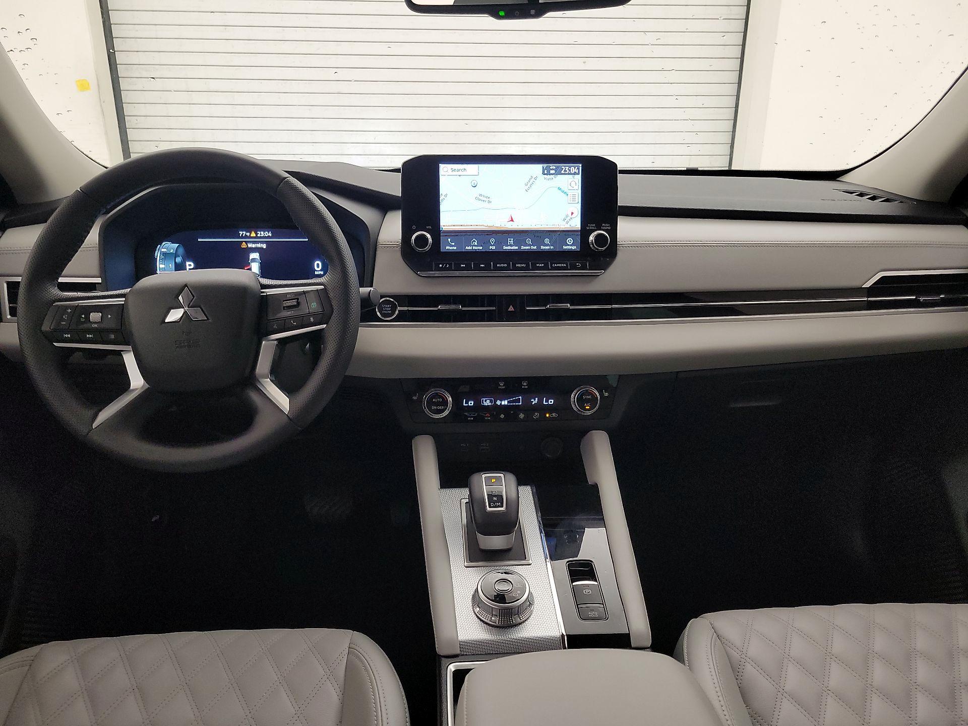 Thumbnail: 2023 Mitsubishi Outlander - 9