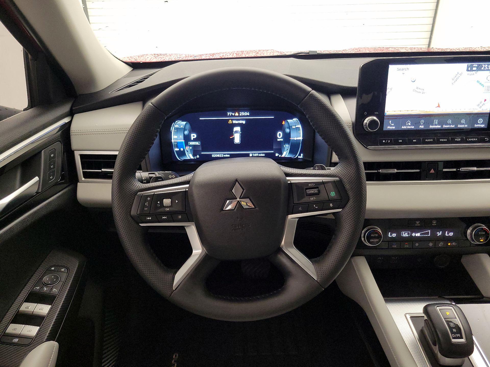 Thumbnail: 2023 Mitsubishi Outlander - 10