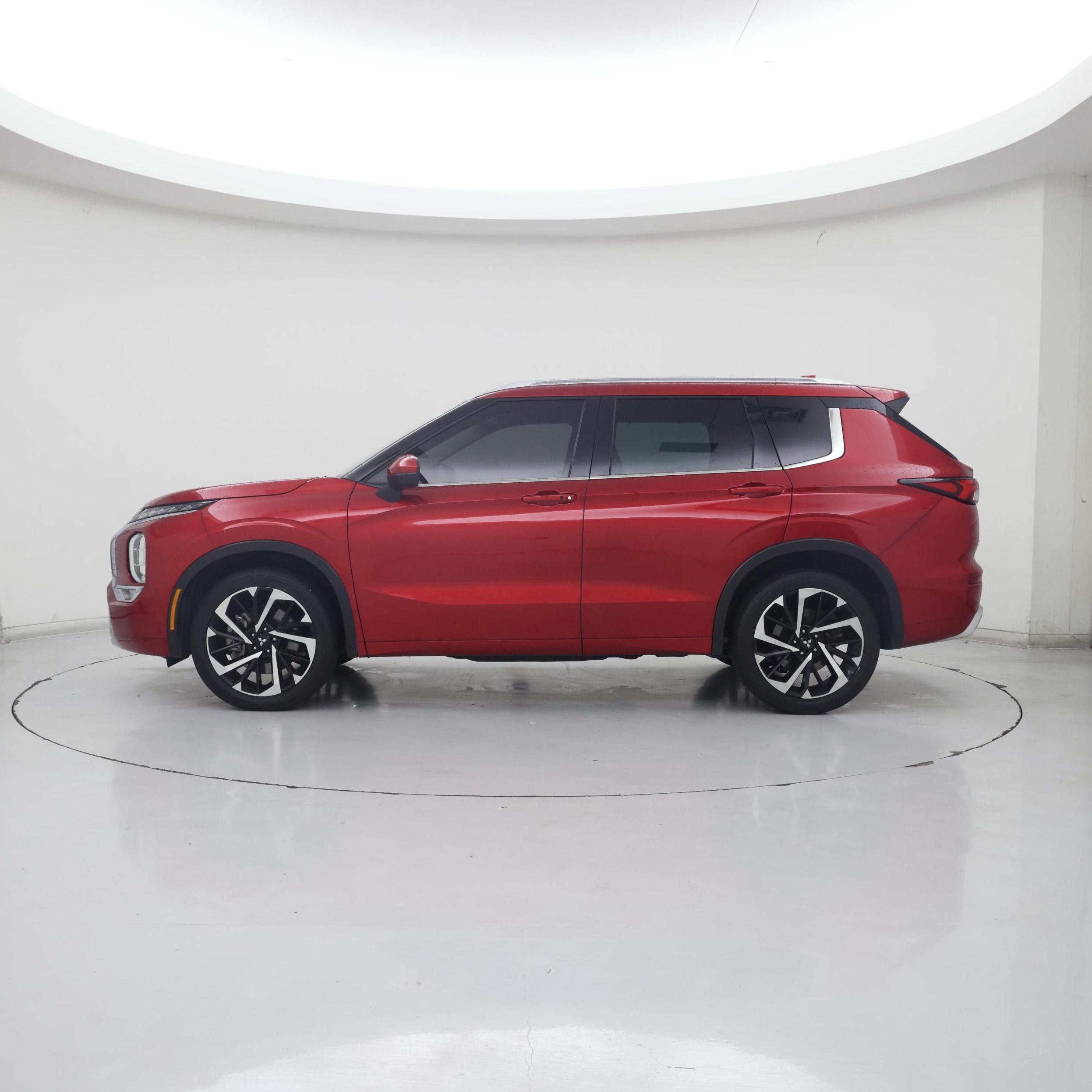 Thumbnail: 2023 Mitsubishi Outlander - 3