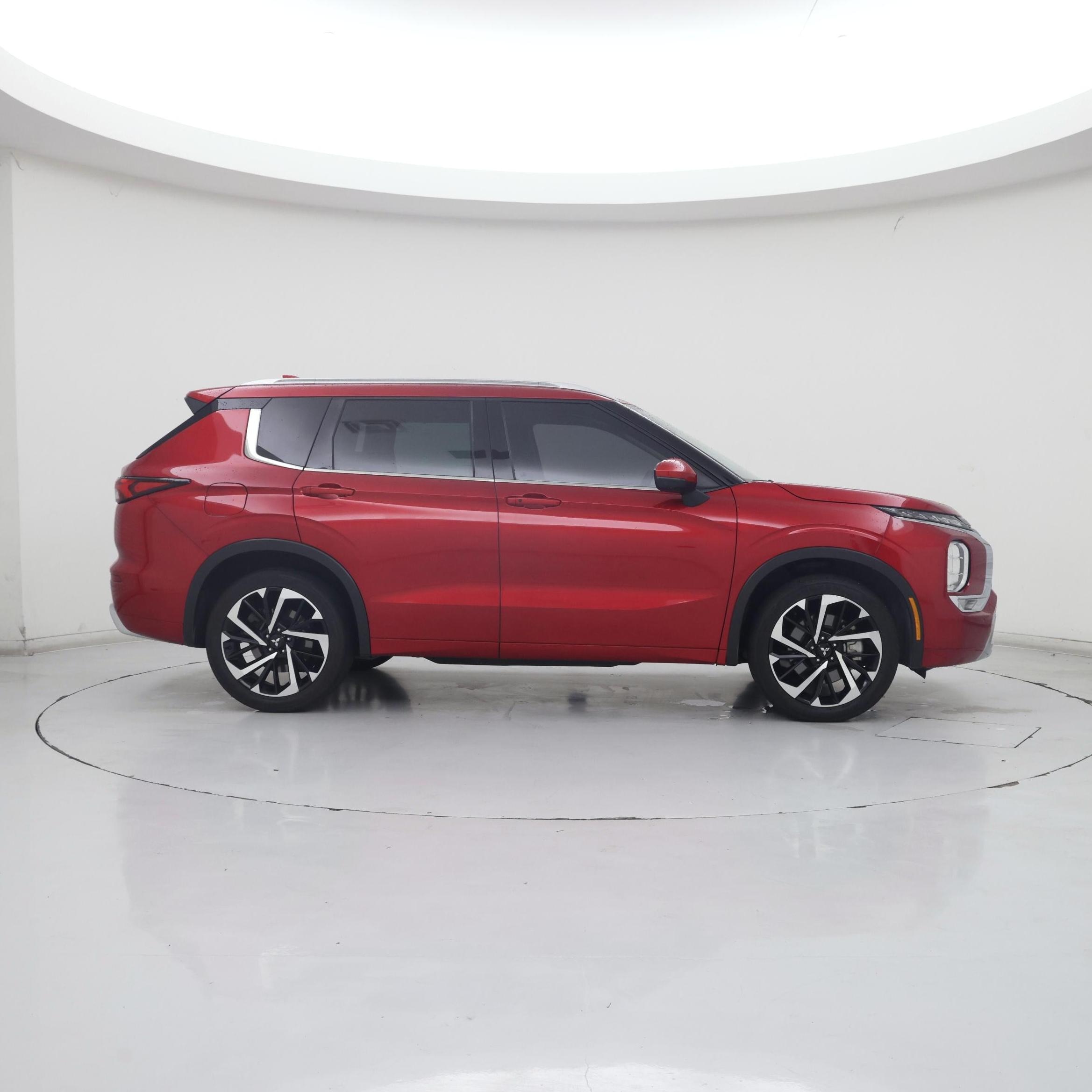 Thumbnail: 2023 Mitsubishi Outlander - 7