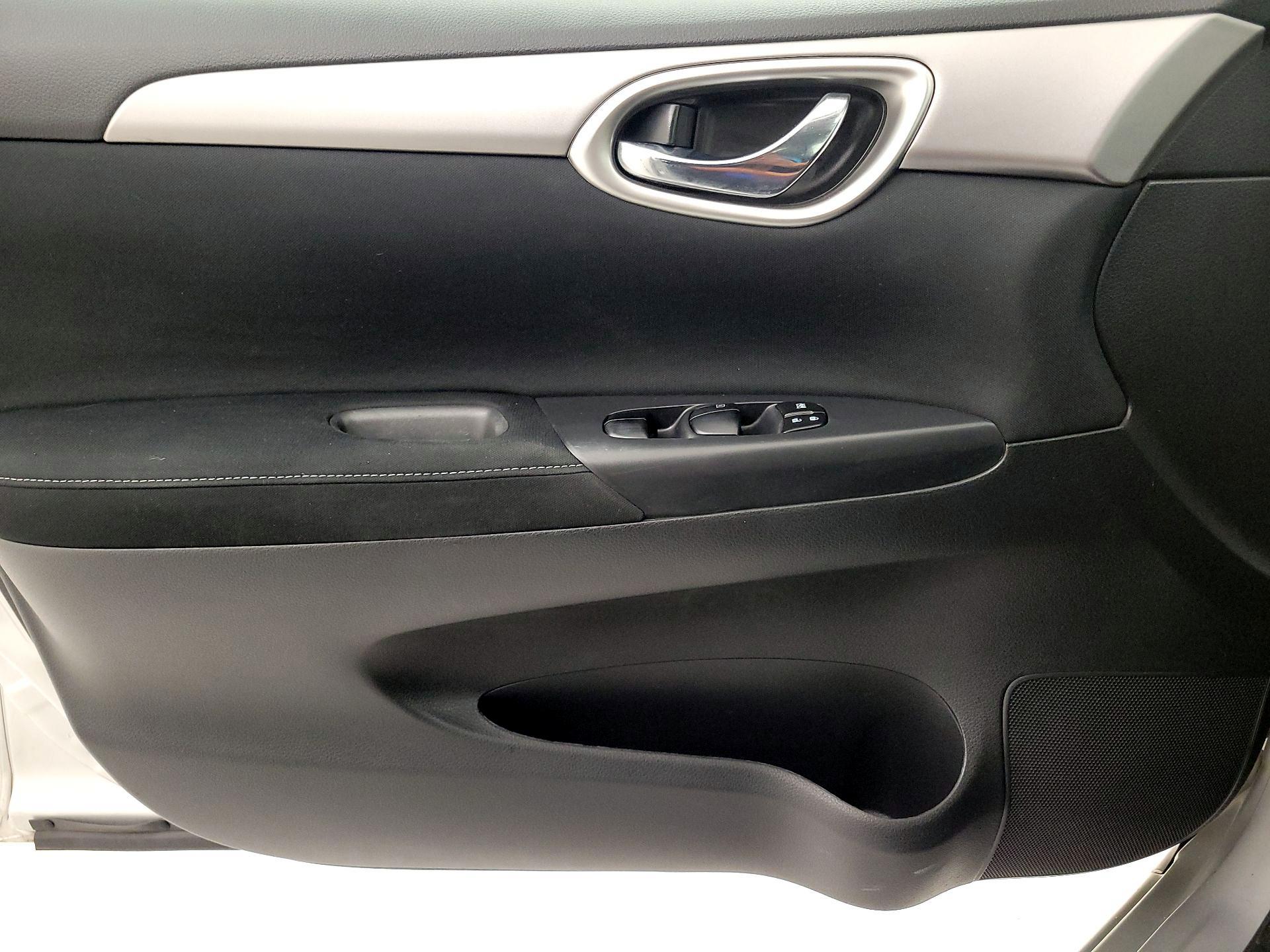 Thumbnail: 2015 Nissan Sentra - 12