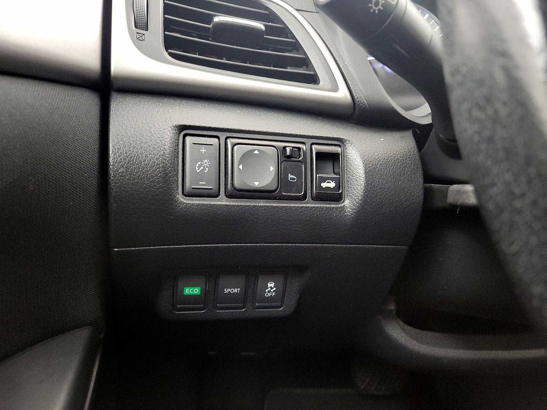 Thumbnail: 2015 Nissan Sentra - 13
