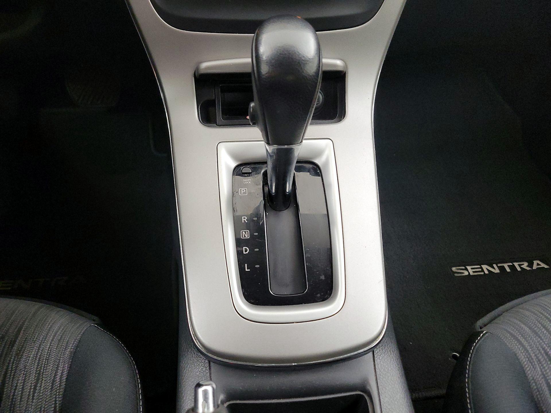 Thumbnail: 2015 Nissan Sentra - 17