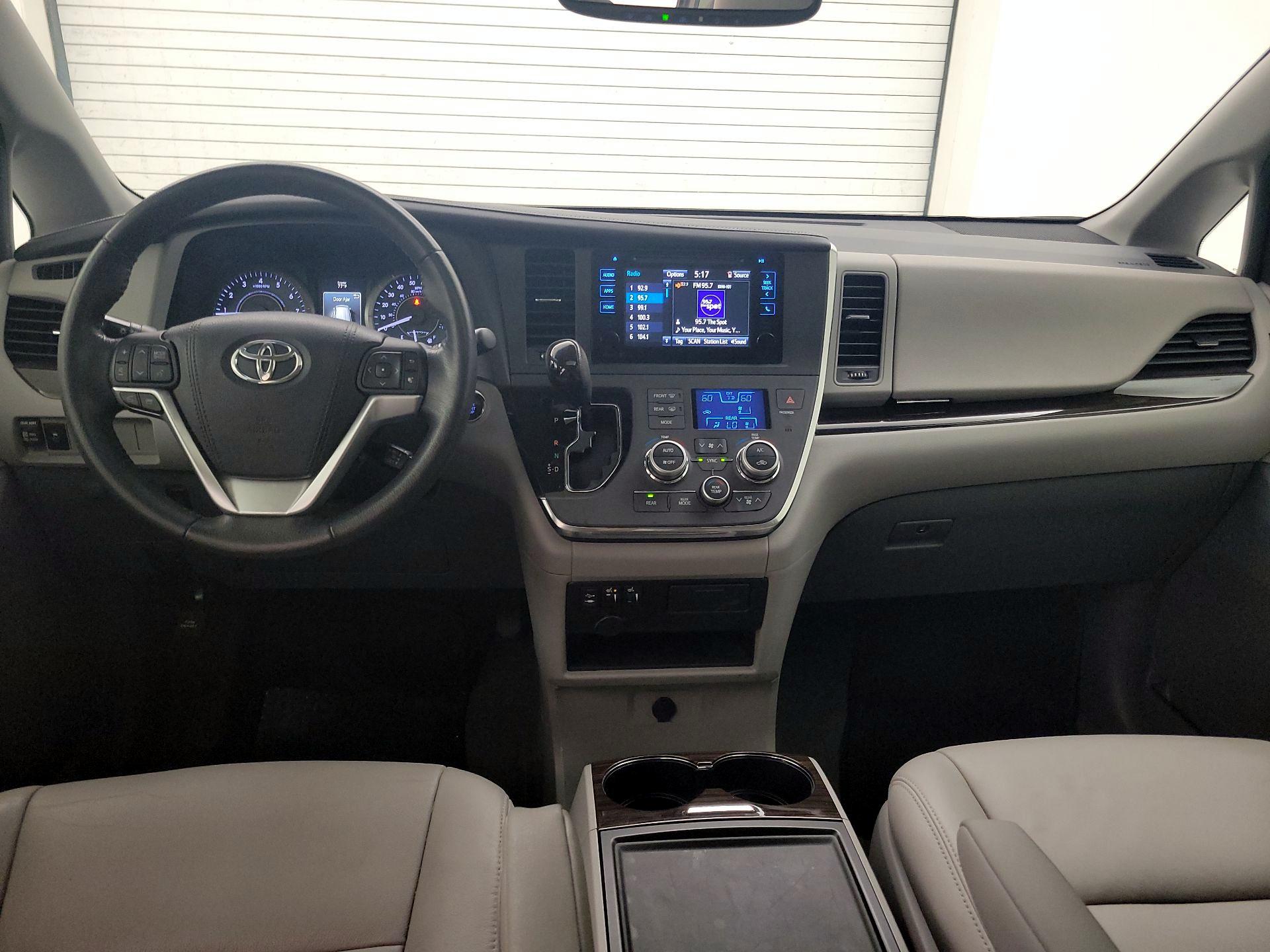 Thumbnail: 2015 Toyota Sienna - 9