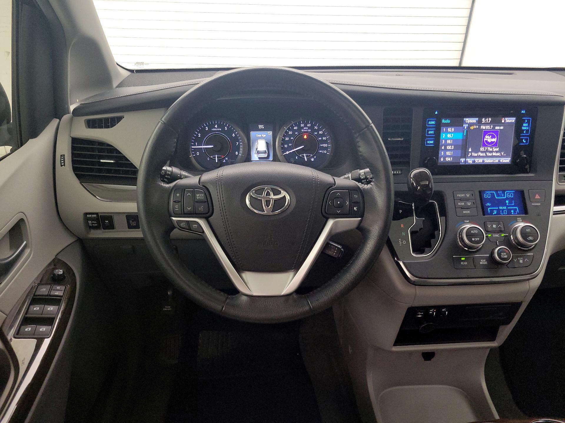 Thumbnail: 2015 Toyota Sienna - 10