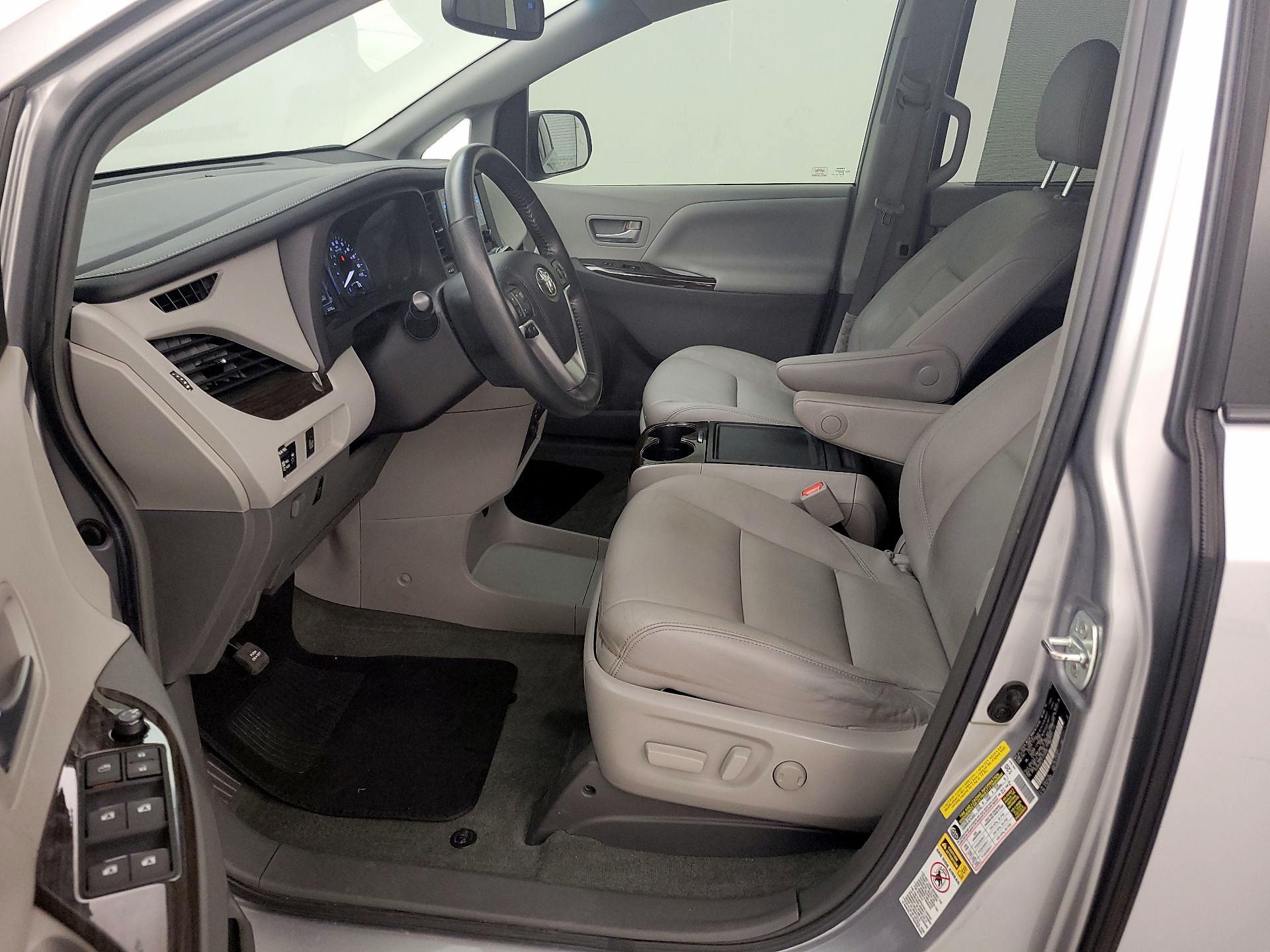 Thumbnail: 2015 Toyota Sienna - 11