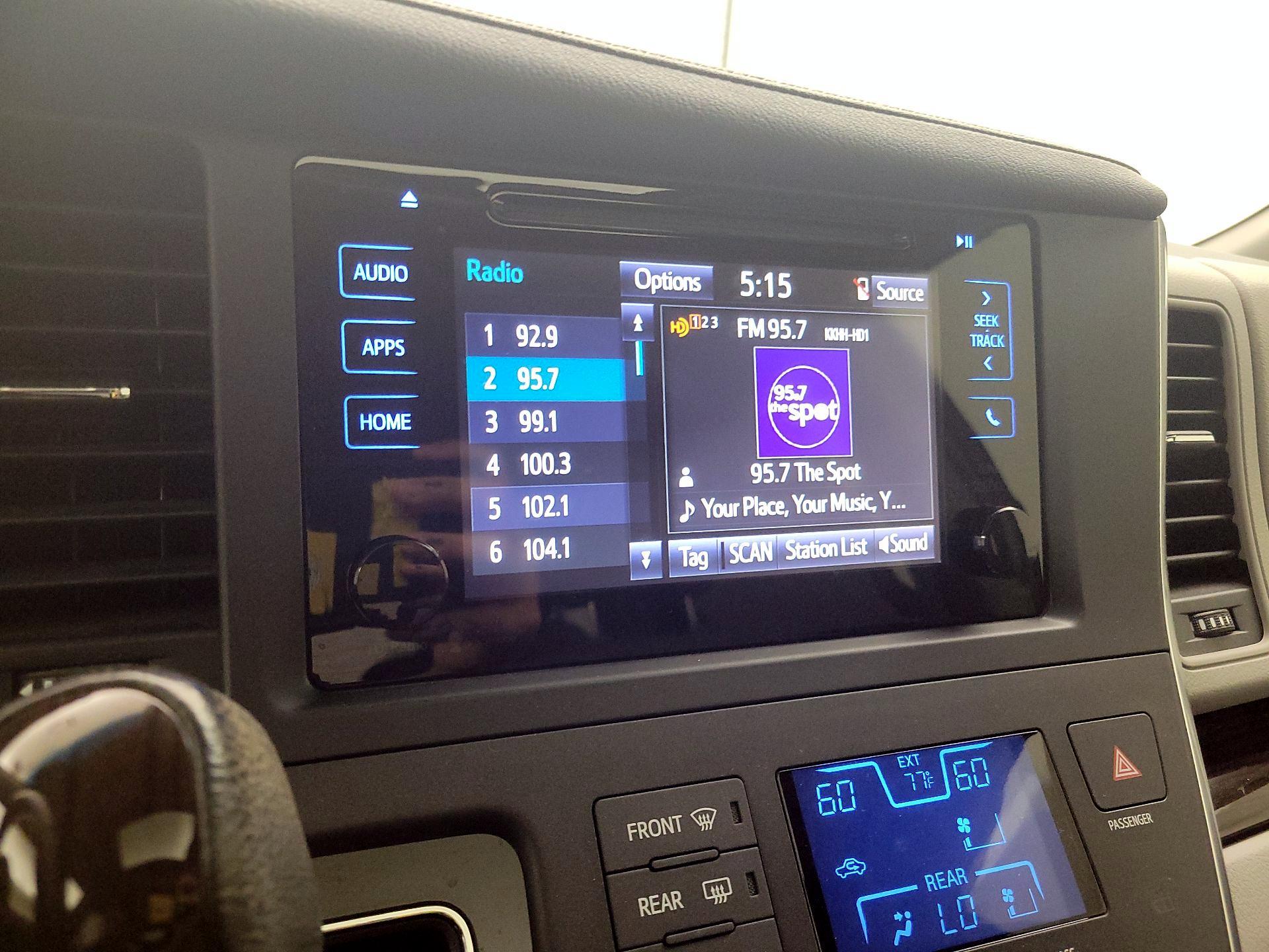 Thumbnail: 2015 Toyota Sienna - 15