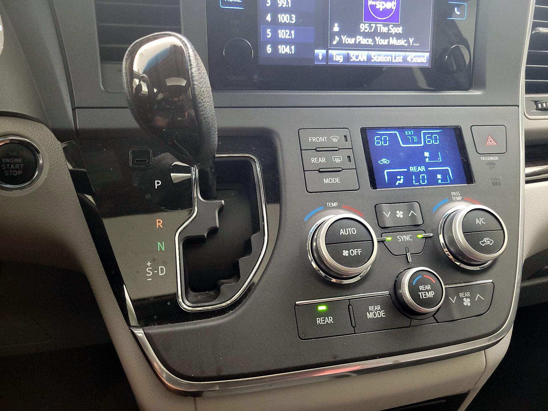 Thumbnail: 2015 Toyota Sienna - 17
