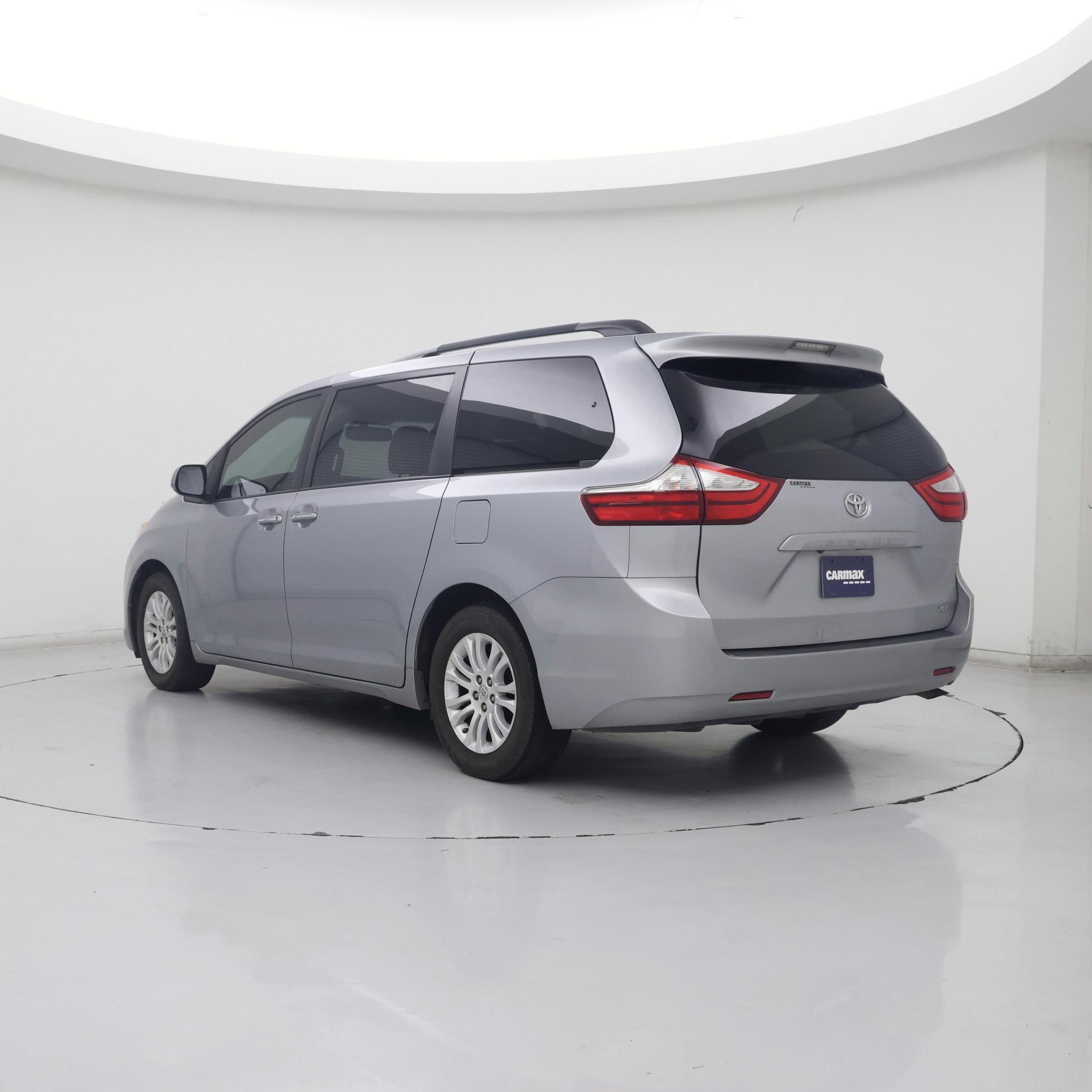 Thumbnail: 2015 Toyota Sienna - 2