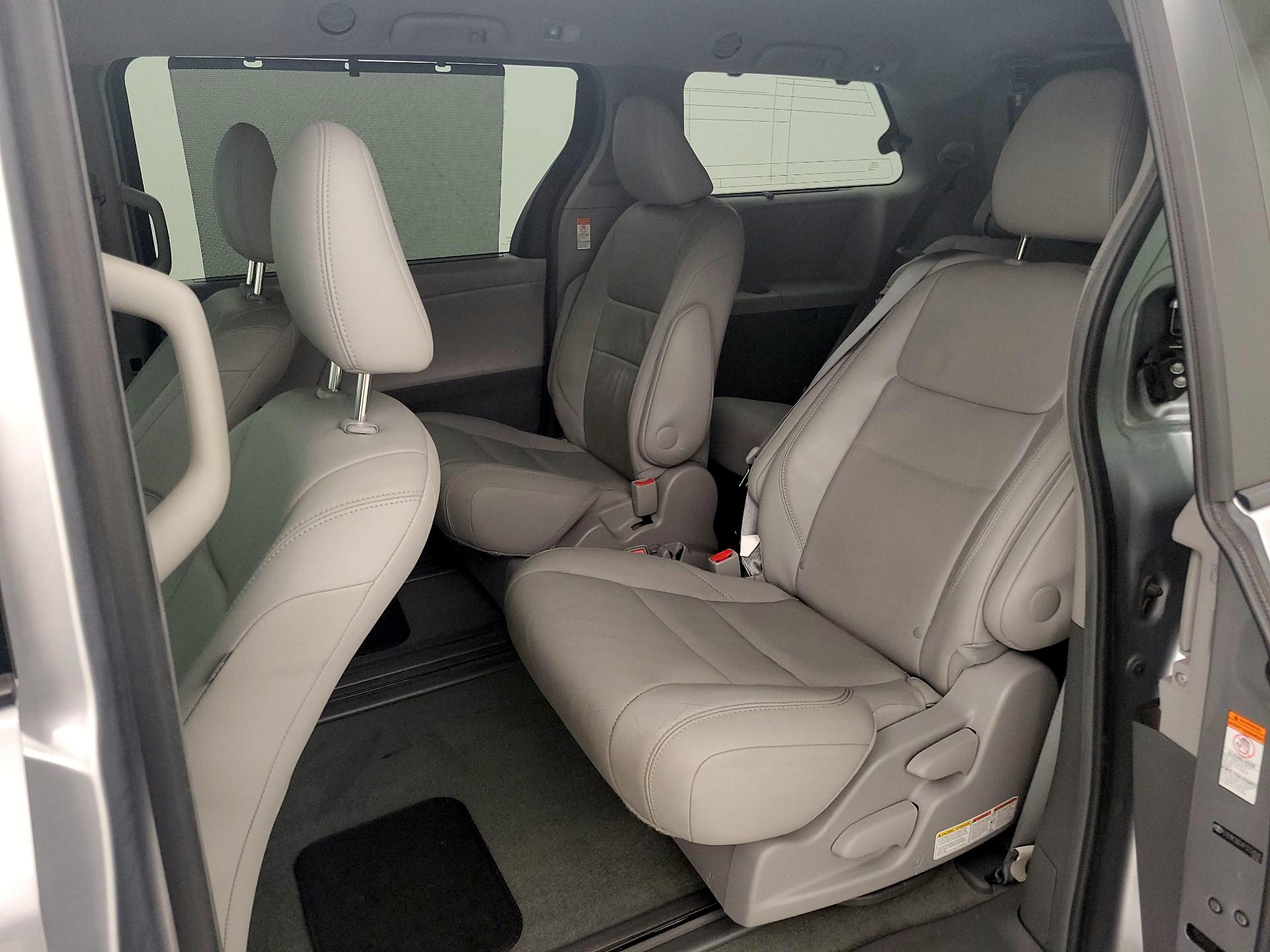 Thumbnail: 2015 Toyota Sienna - 20