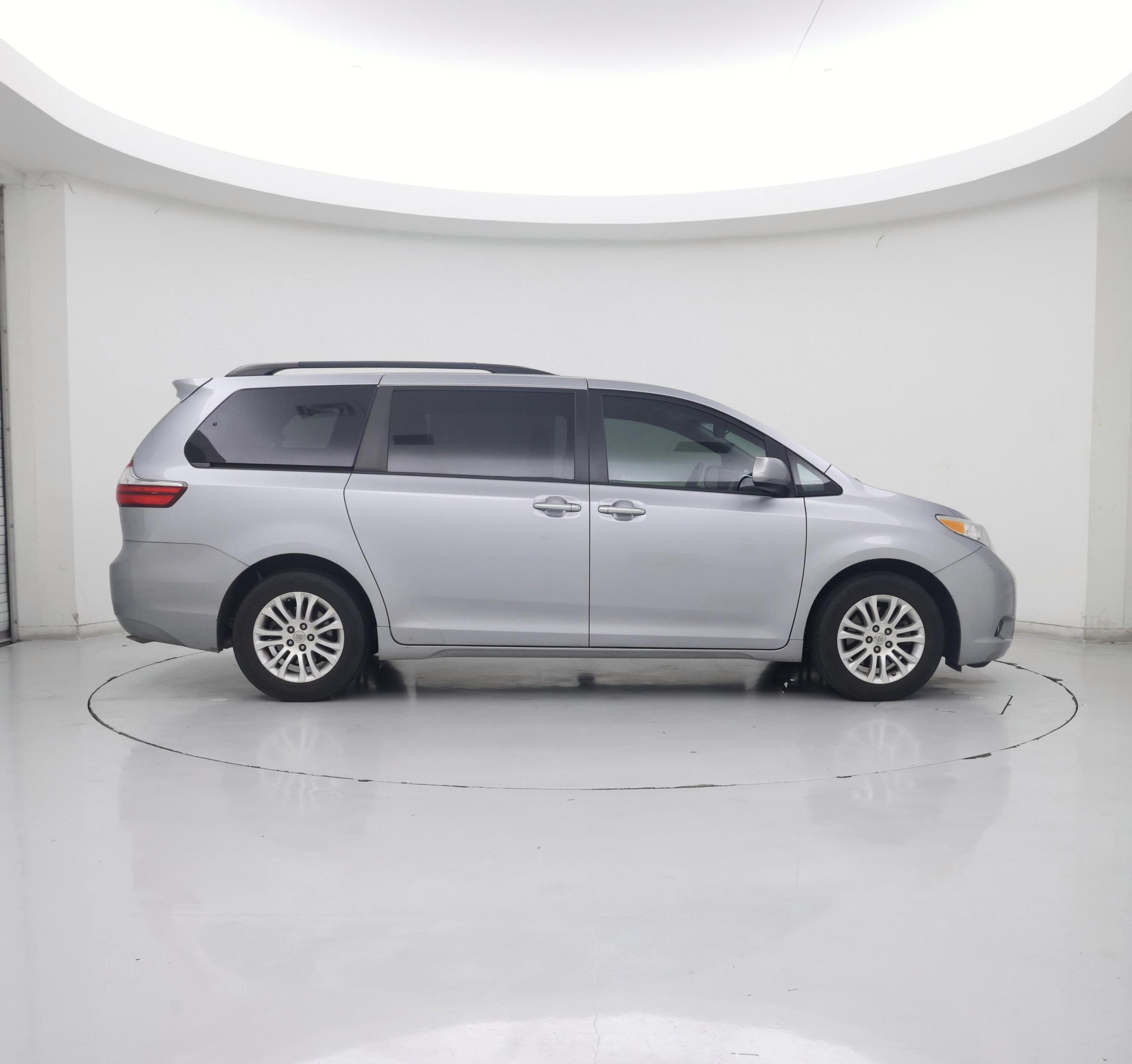 Thumbnail: 2015 Toyota Sienna - 7