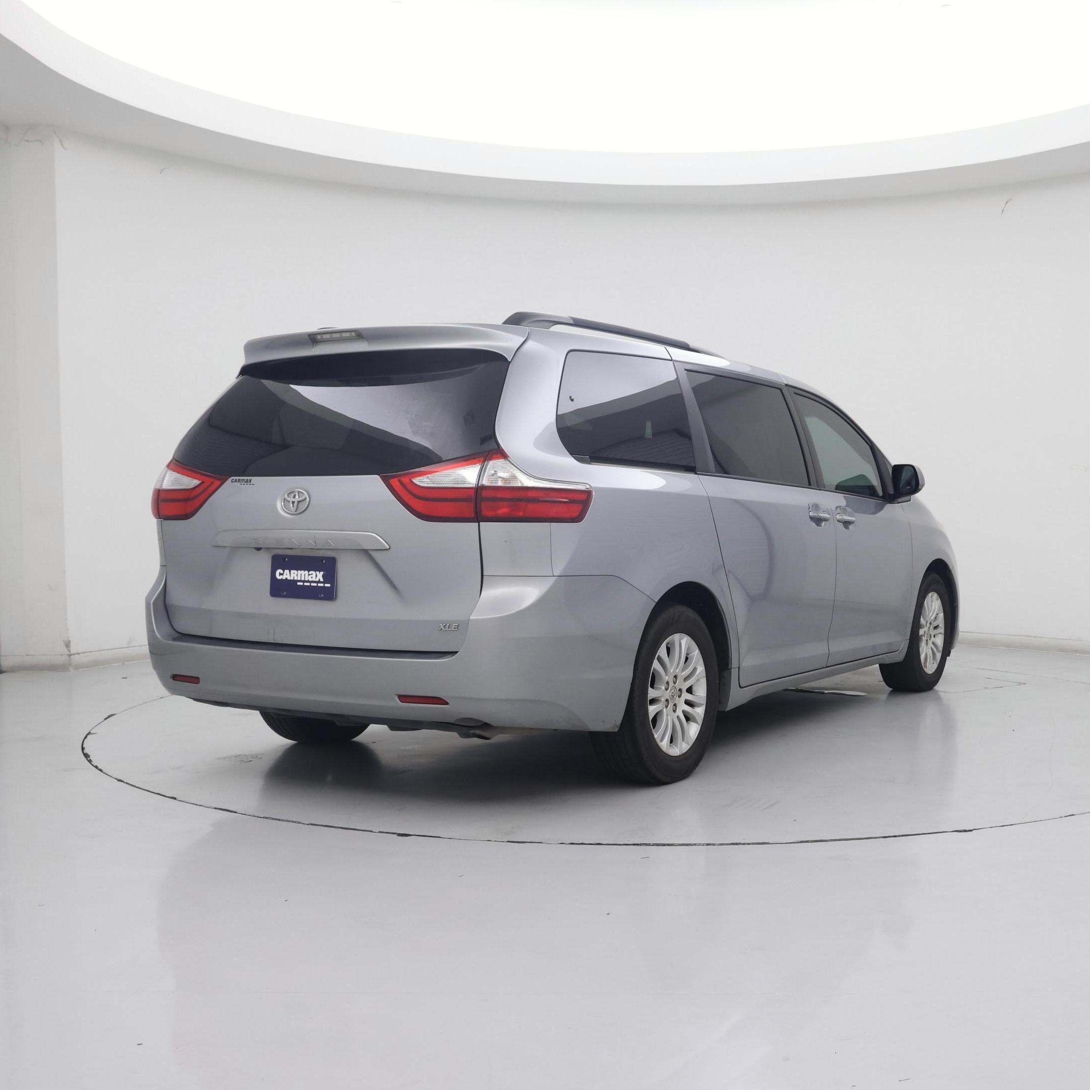 Thumbnail: 2015 Toyota Sienna - 8
