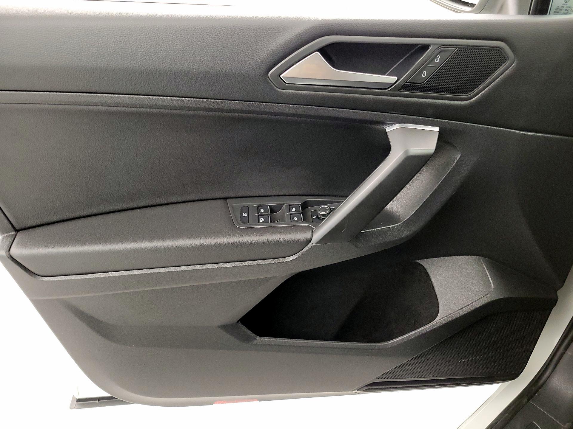 Thumbnail: 2021 Volkswagen Tiguan - 12