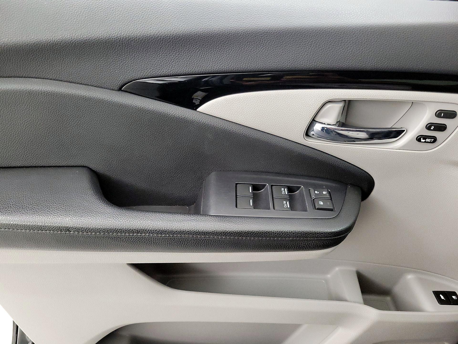 Thumbnail: 2019 Honda Pilot - 12