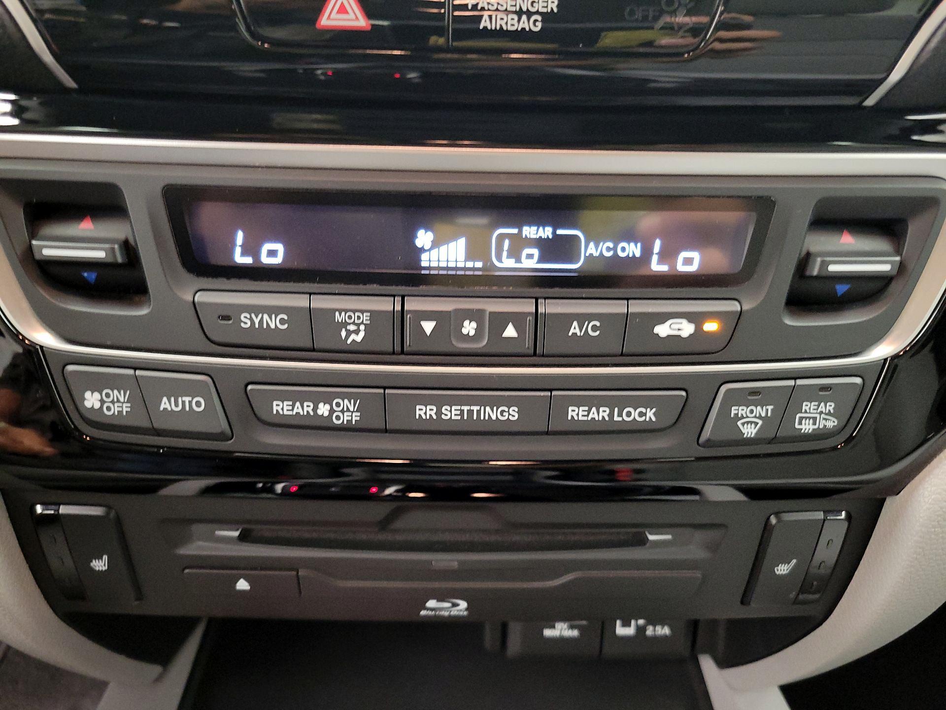 Thumbnail: 2019 Honda Pilot - 16