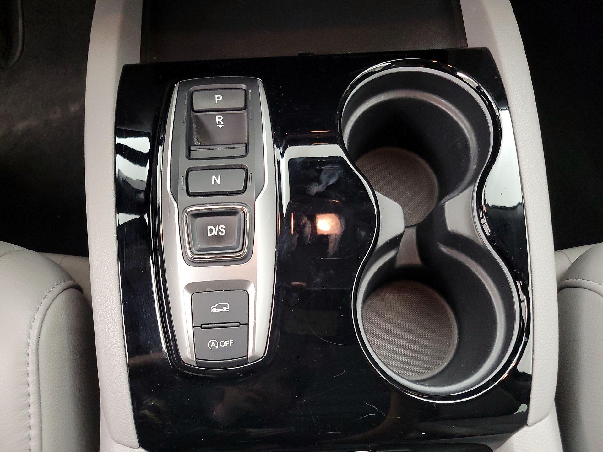 Thumbnail: 2019 Honda Pilot - 17