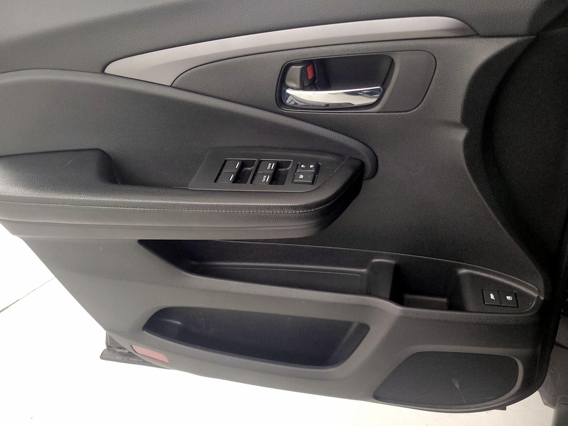 Thumbnail: 2016 Honda Pilot - 12