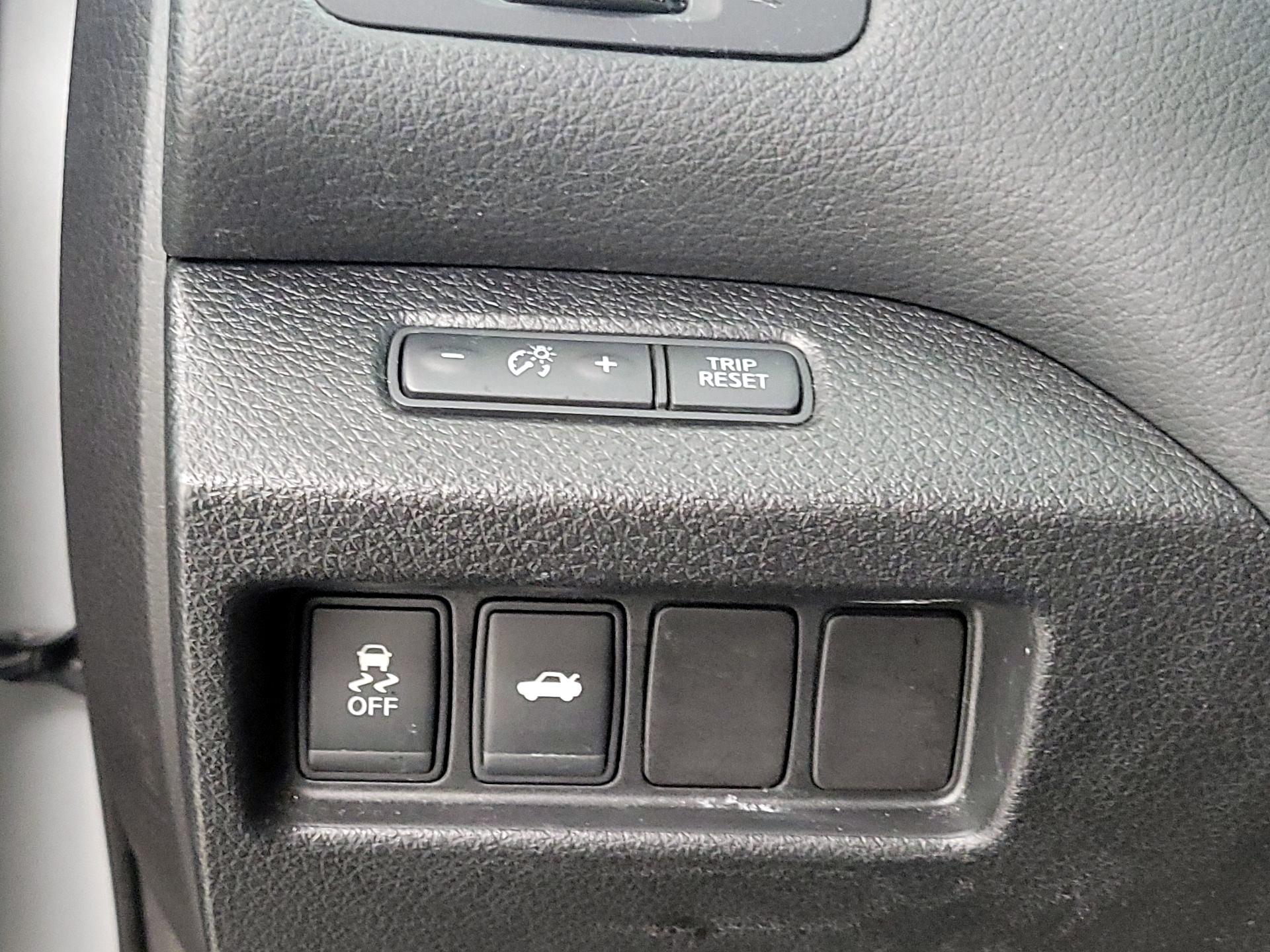 Thumbnail: 2015 Nissan Altima - 13