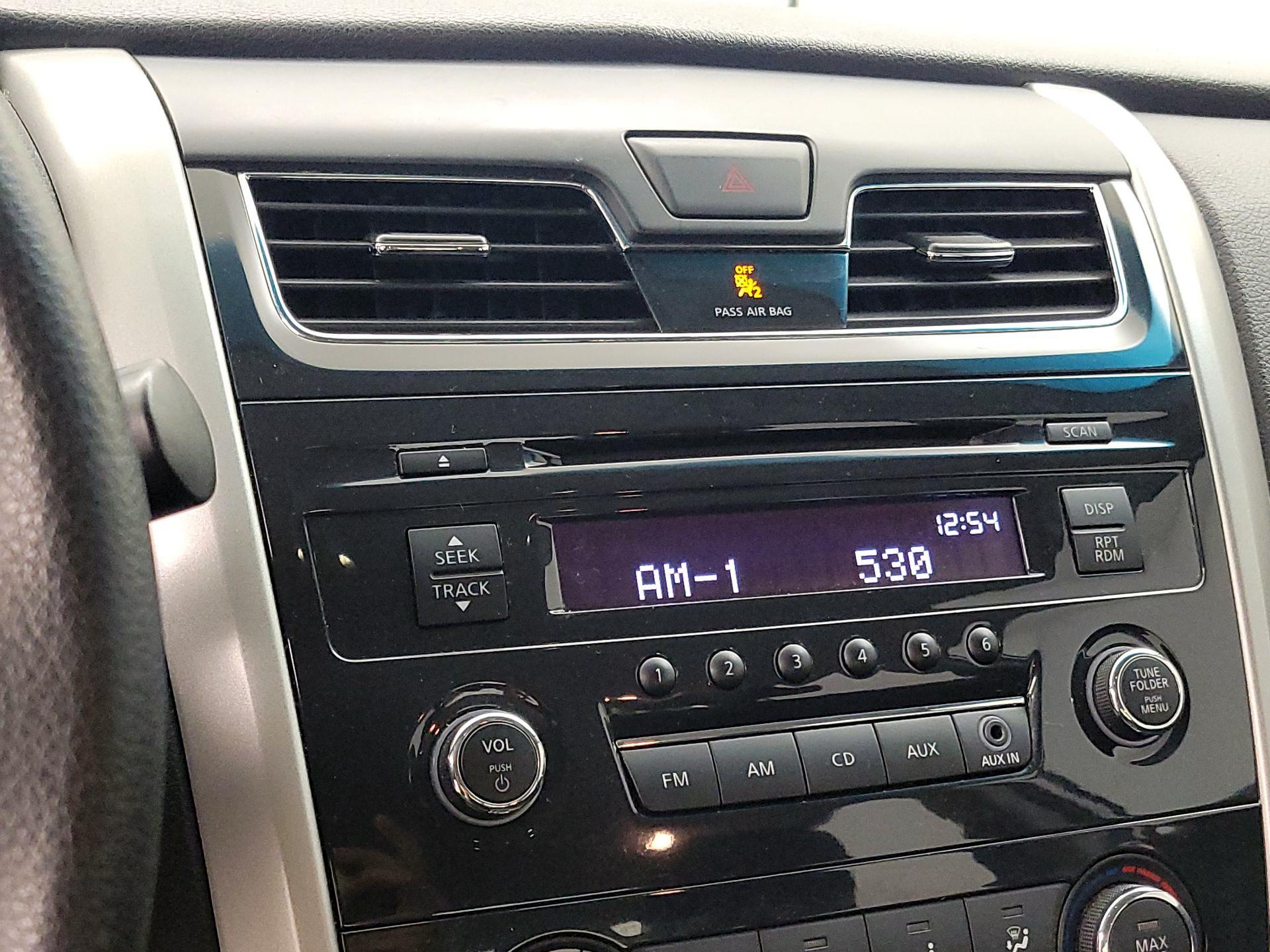 Thumbnail: 2015 Nissan Altima - 14