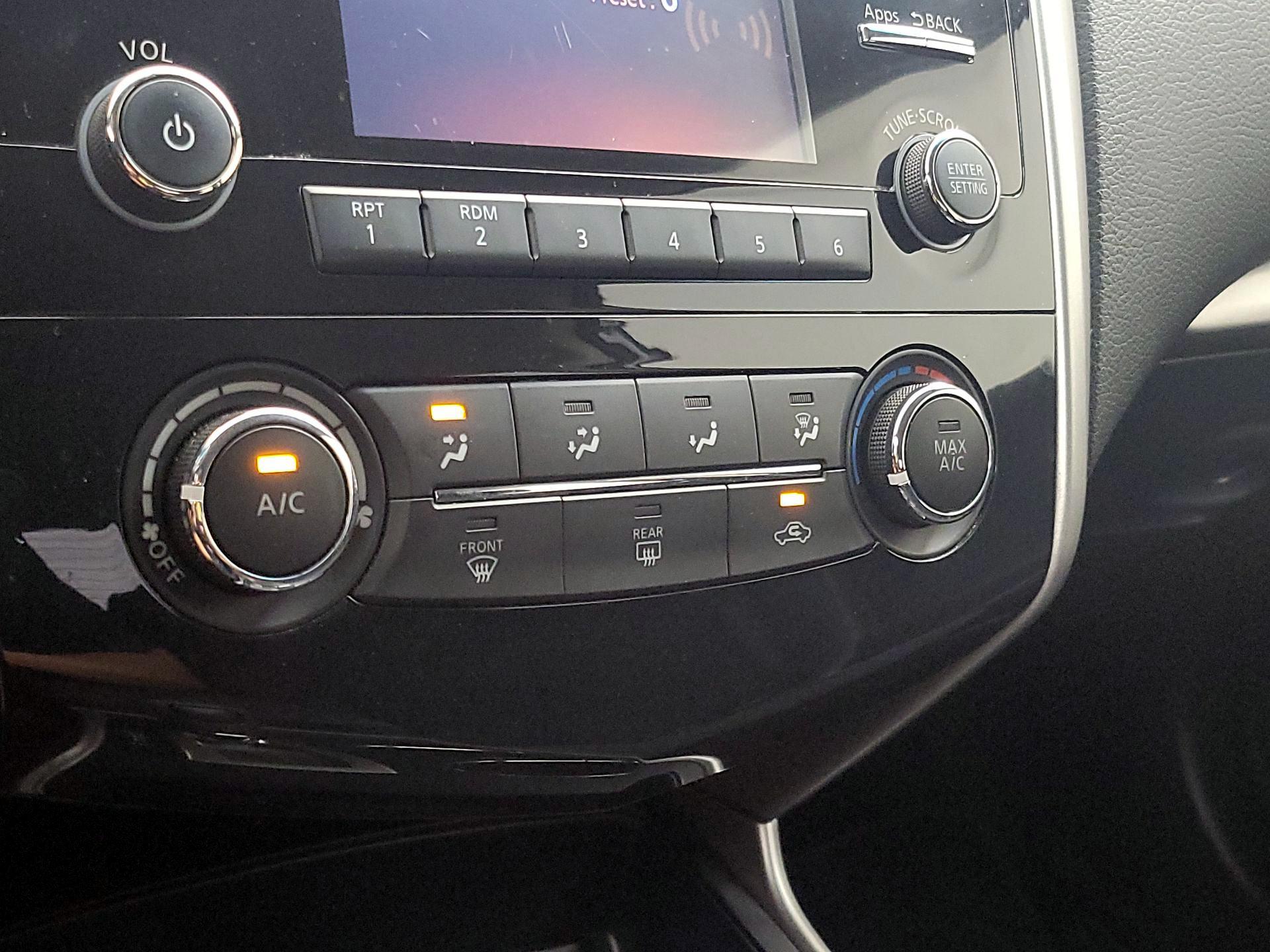 Thumbnail: 2015 Nissan Altima - 16