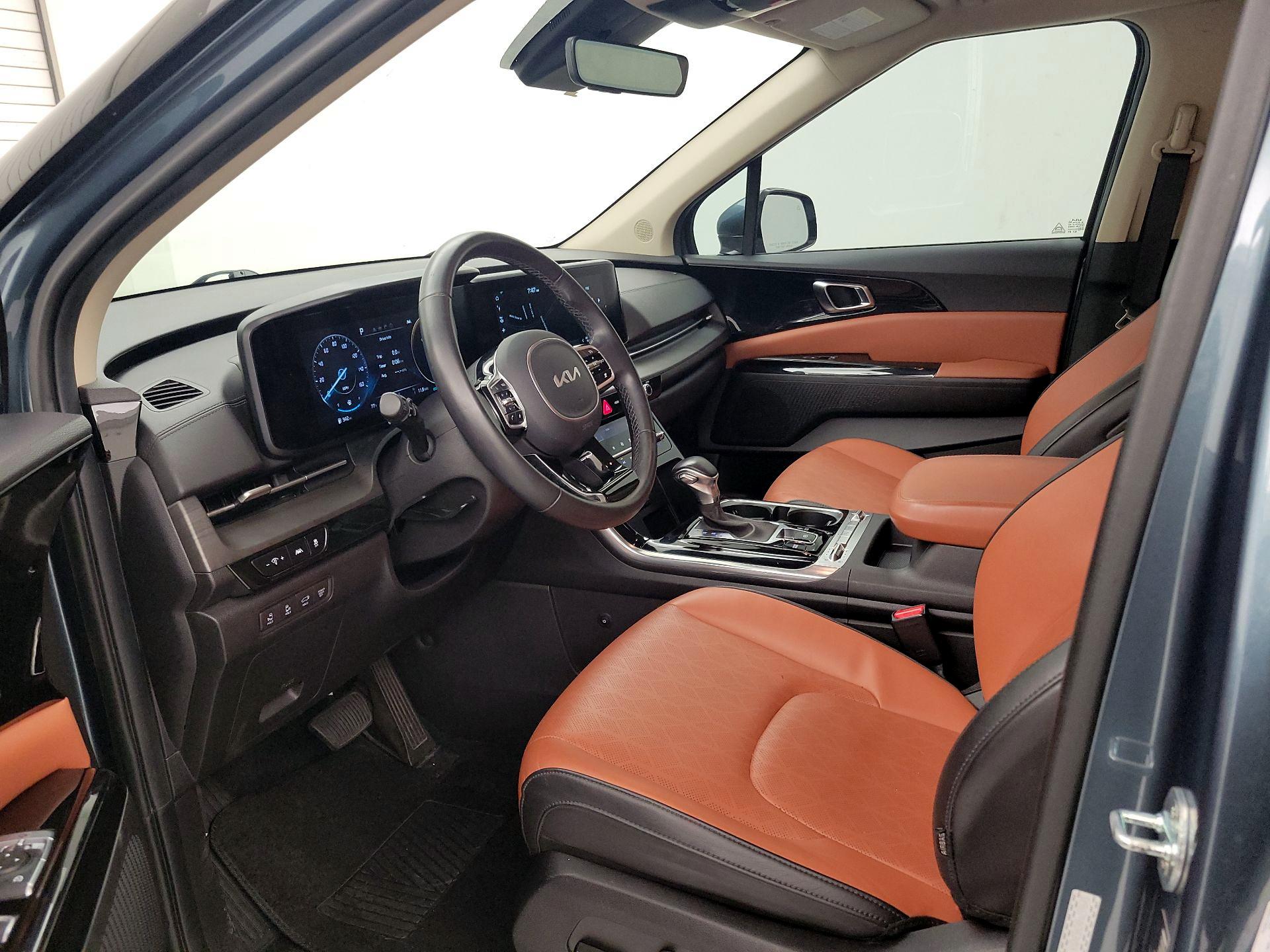 Thumbnail: 2023 Kia Carnival - 11