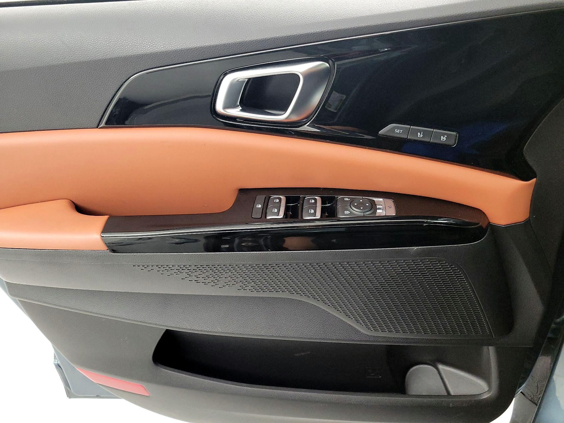 Thumbnail: 2023 Kia Carnival - 12