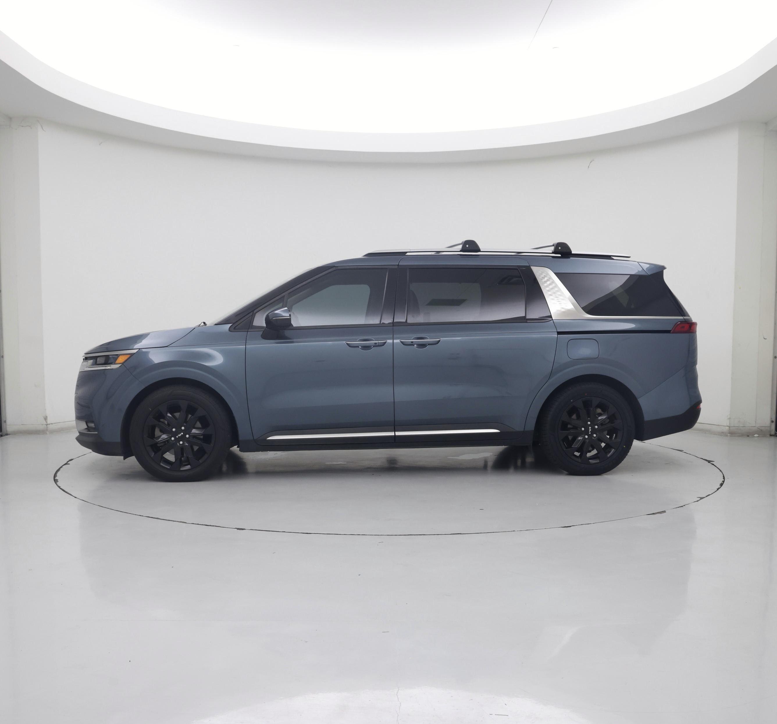 Thumbnail: 2023 Kia Carnival - 3