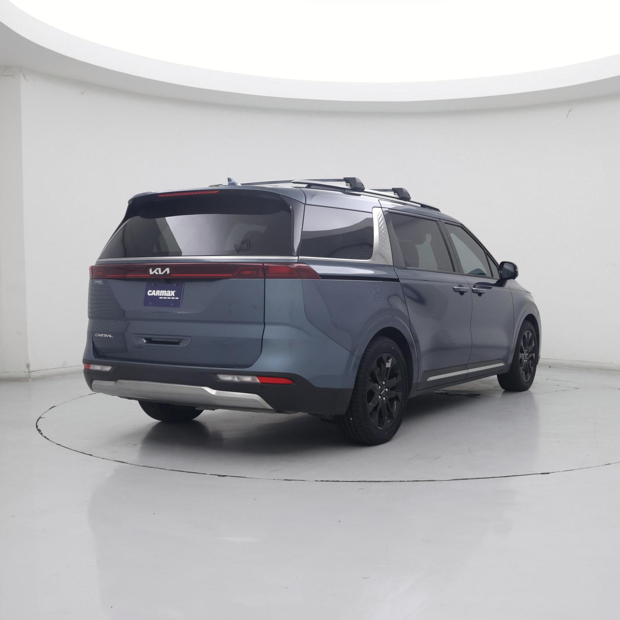 Thumbnail: 2023 Kia Carnival - 8