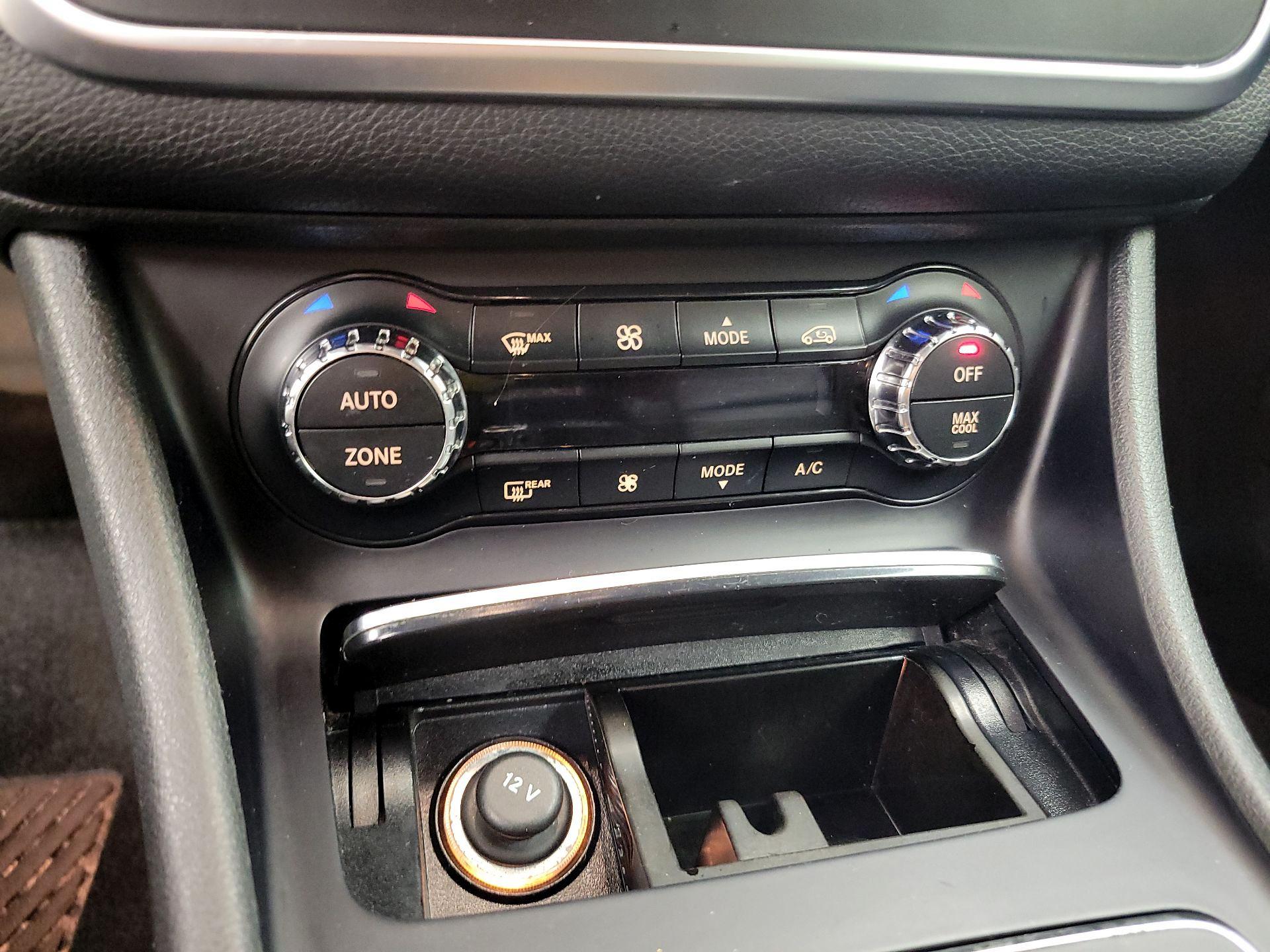 Thumbnail: 2019 Mercedes-Benz GLA - 17