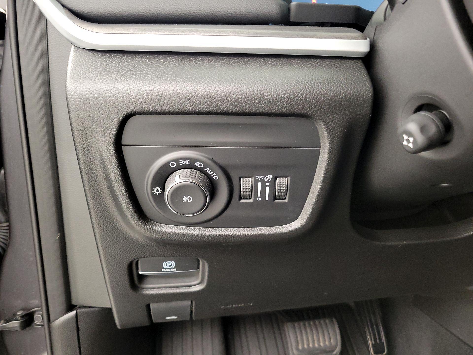 Thumbnail: 2023 Jeep Grand Cherokee - 13
