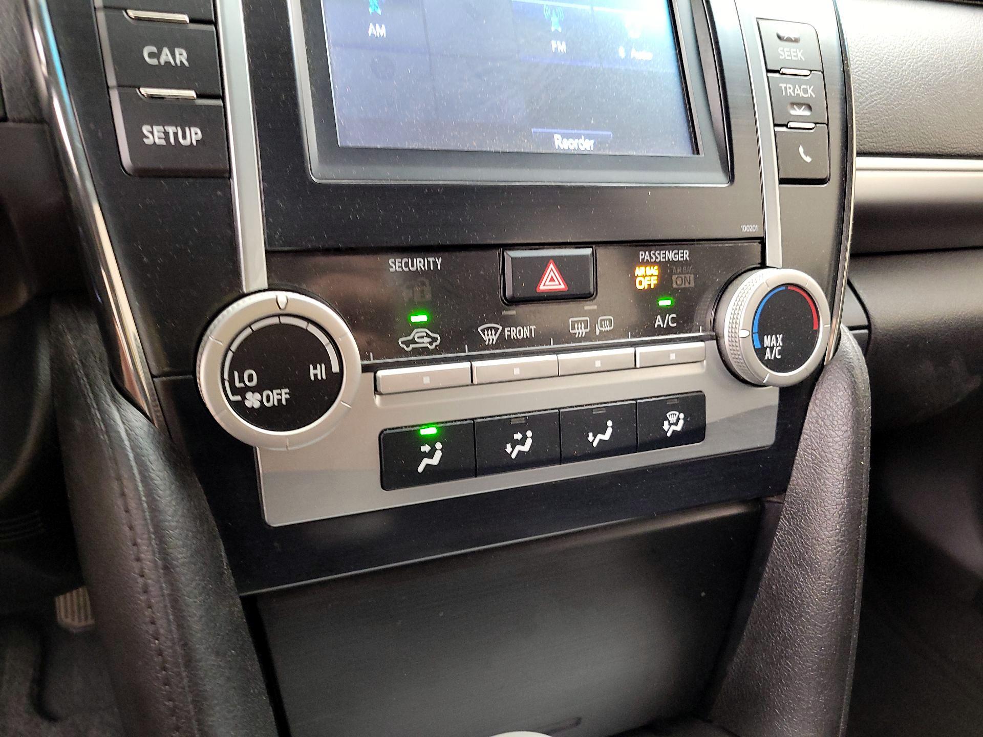 Thumbnail: 2014 Toyota Camry - 16