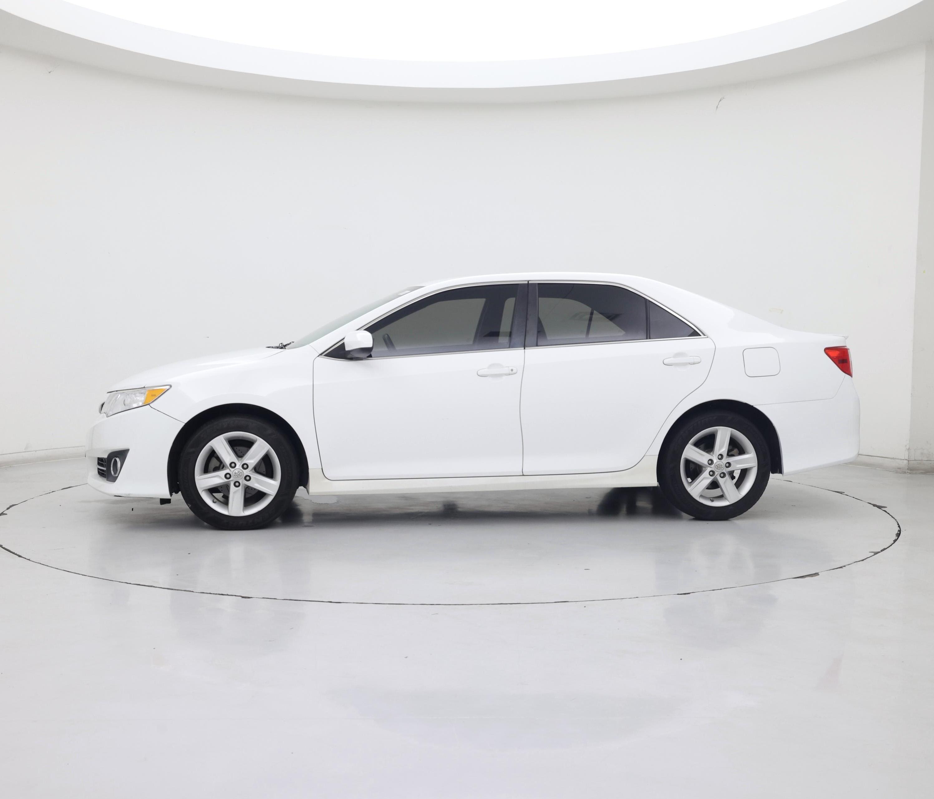 Thumbnail: 2014 Toyota Camry - 3
