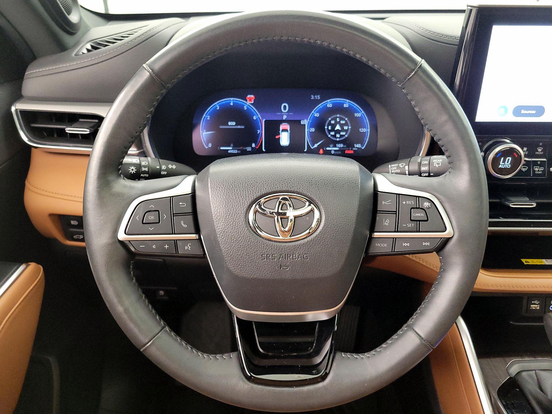 Thumbnail: 2023 Toyota Highlander - 10