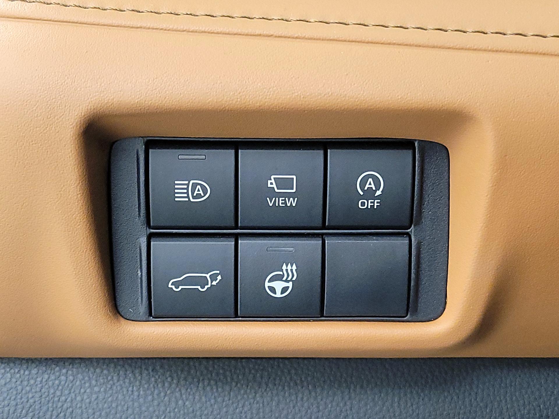 Thumbnail: 2023 Toyota Highlander - 13