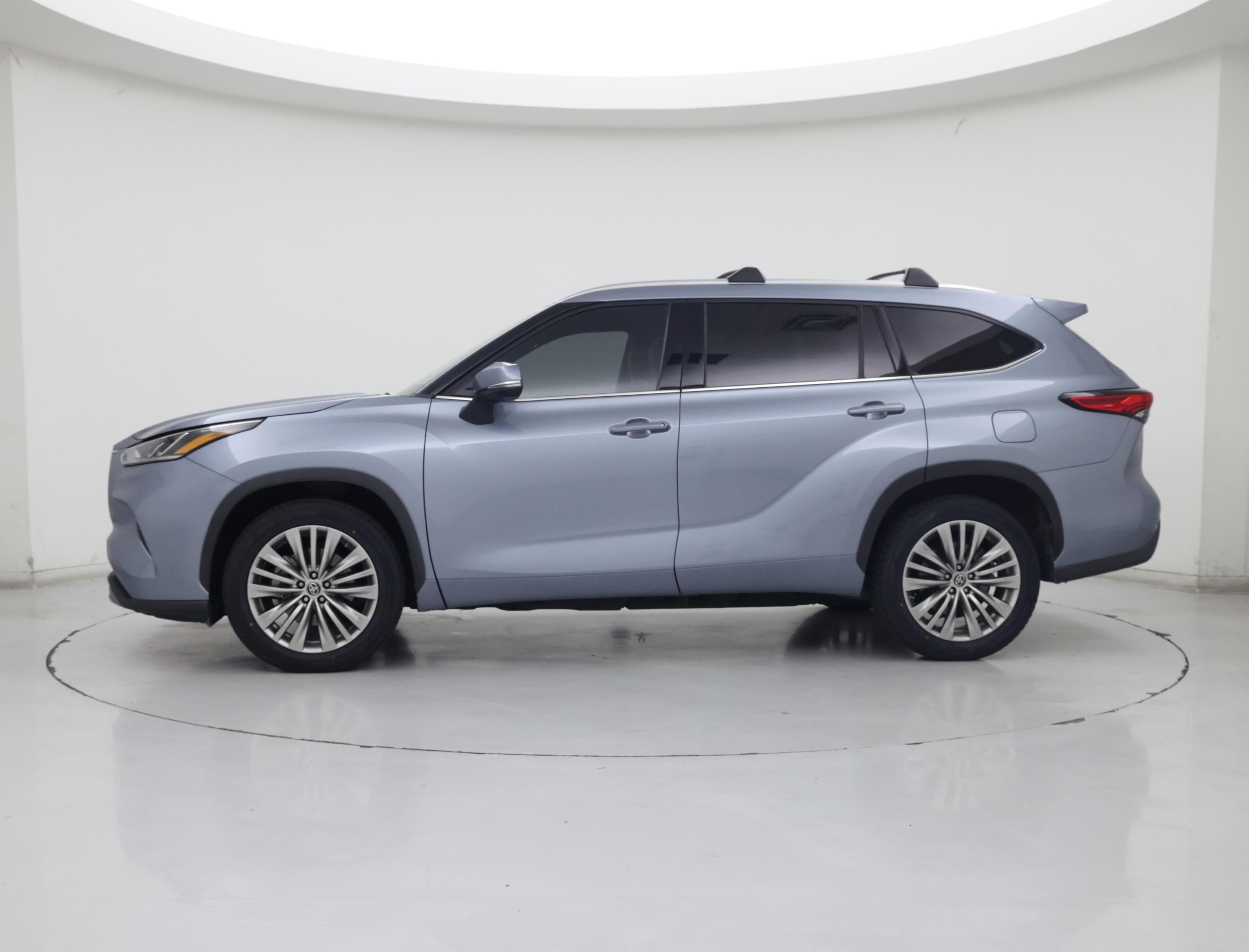 Thumbnail: 2023 Toyota Highlander - 3