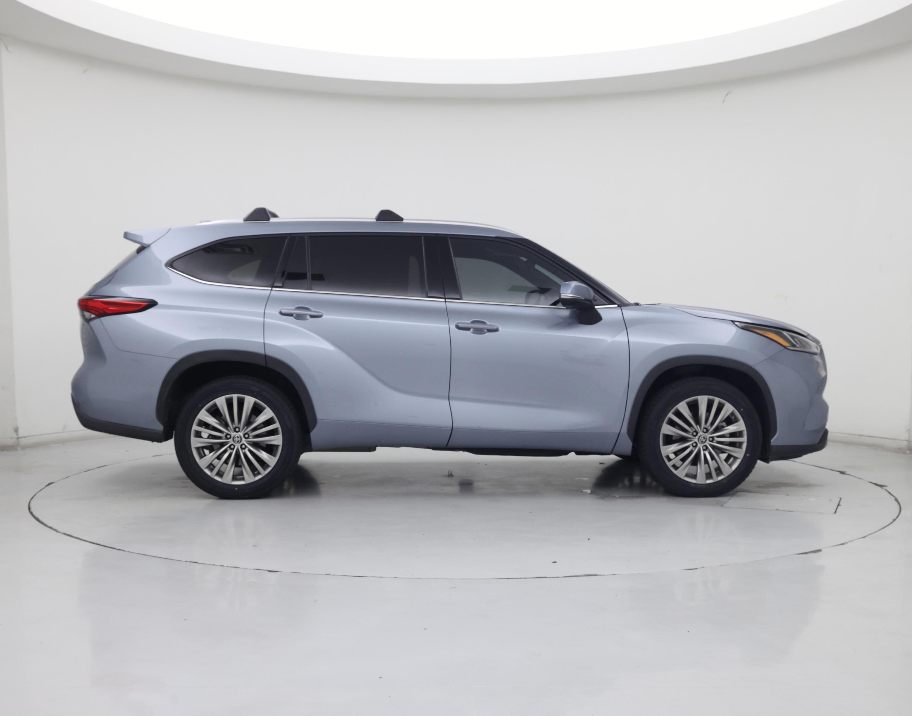 Thumbnail: 2023 Toyota Highlander - 7