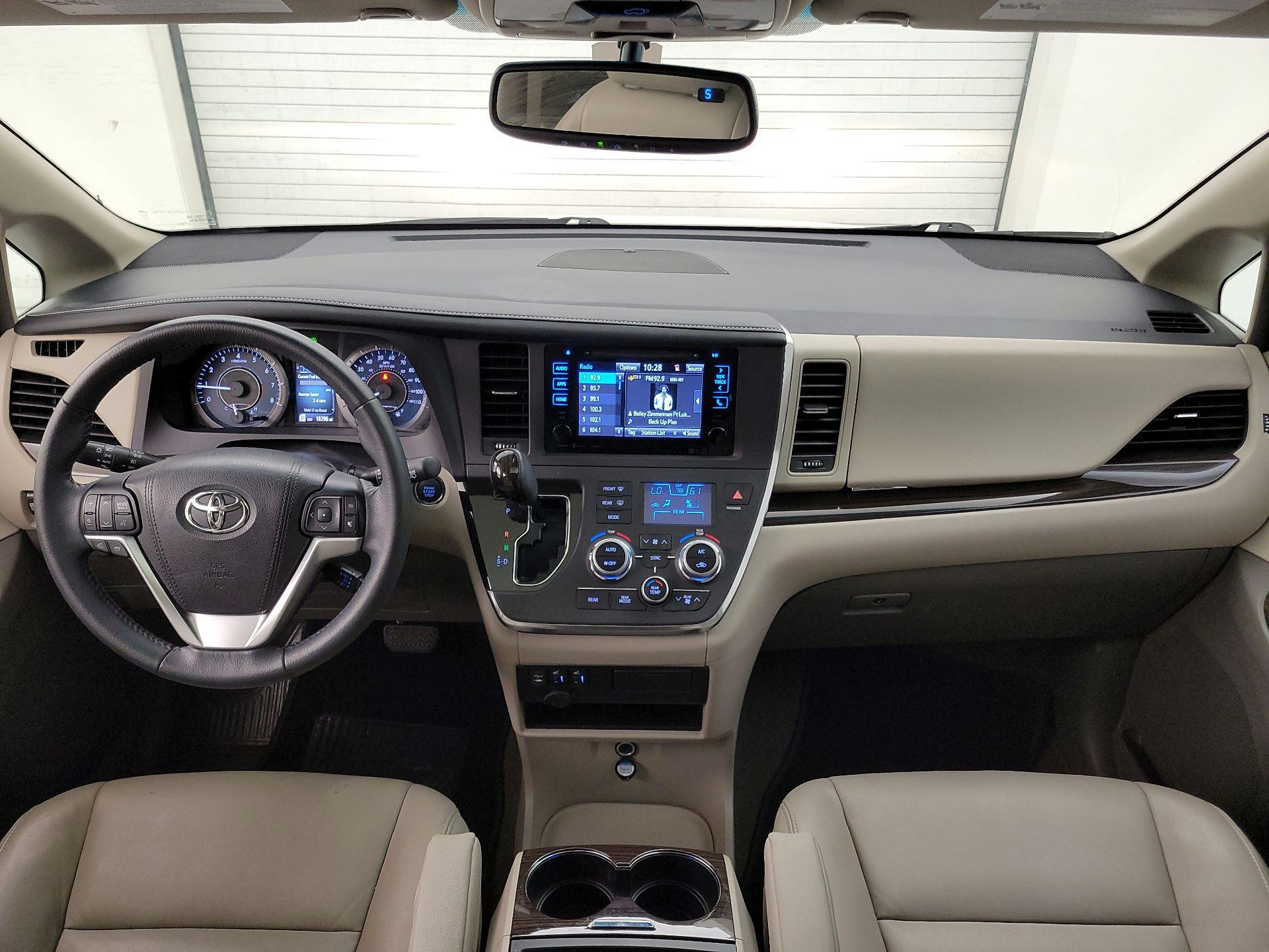Thumbnail: 2017 Toyota Sienna - 9