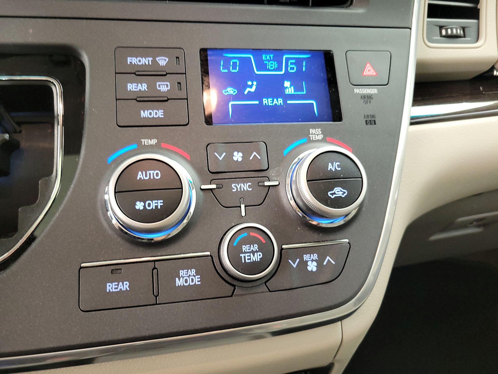 Thumbnail: 2017 Toyota Sienna - 16