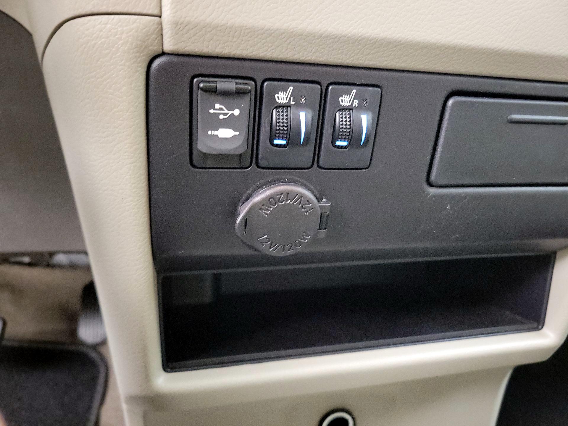 Thumbnail: 2017 Toyota Sienna - 18