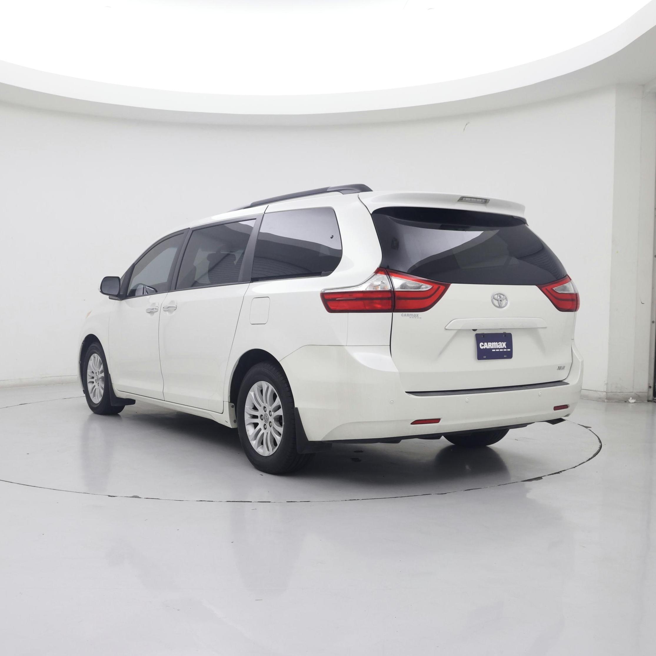 Thumbnail: 2017 Toyota Sienna - 2