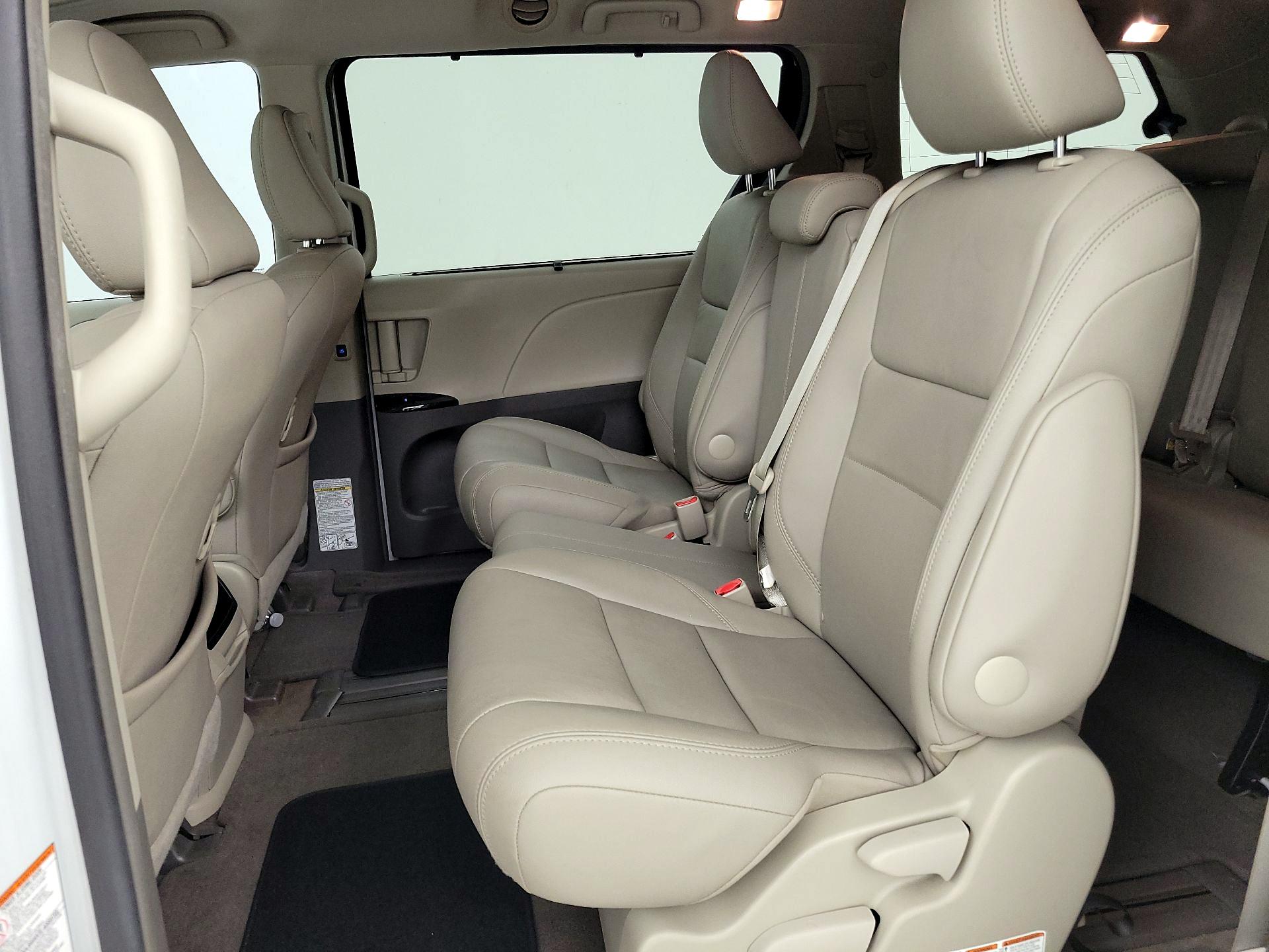 Thumbnail: 2017 Toyota Sienna - 20