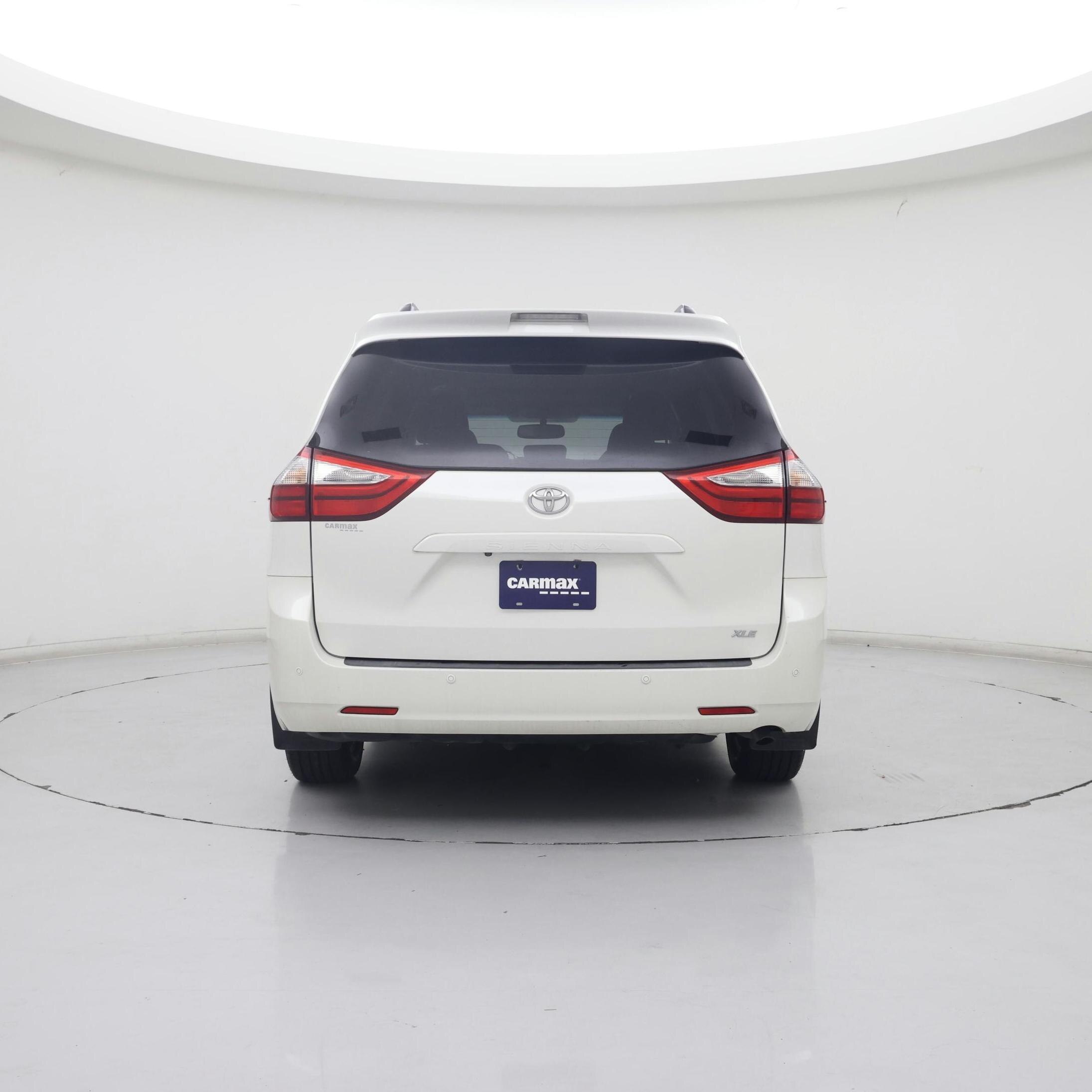 Thumbnail: 2017 Toyota Sienna - 6