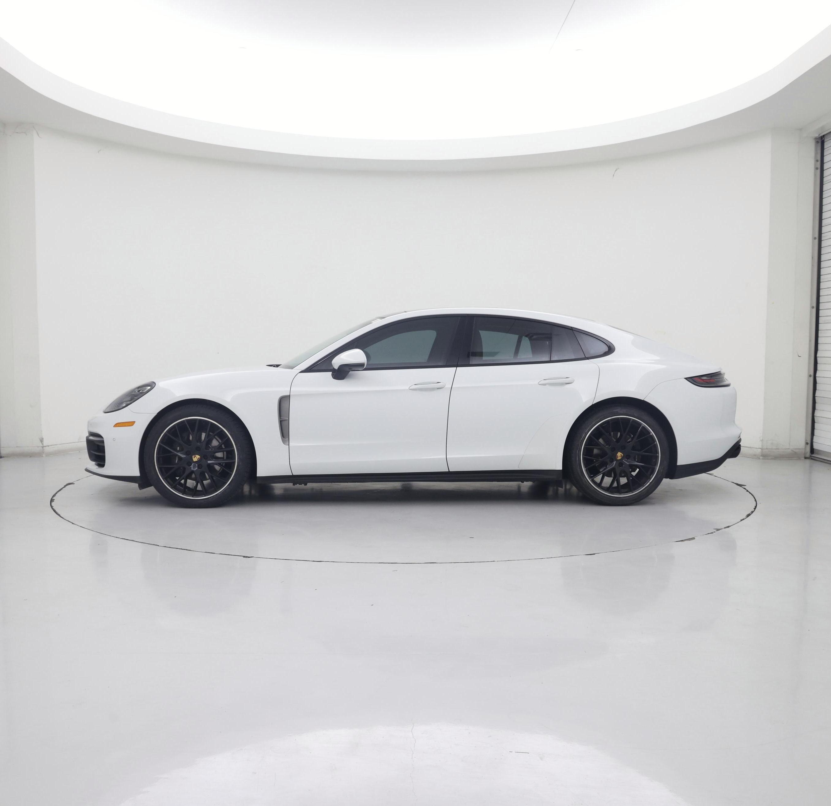 Thumbnail: 2022 Porsche Panamera - 3