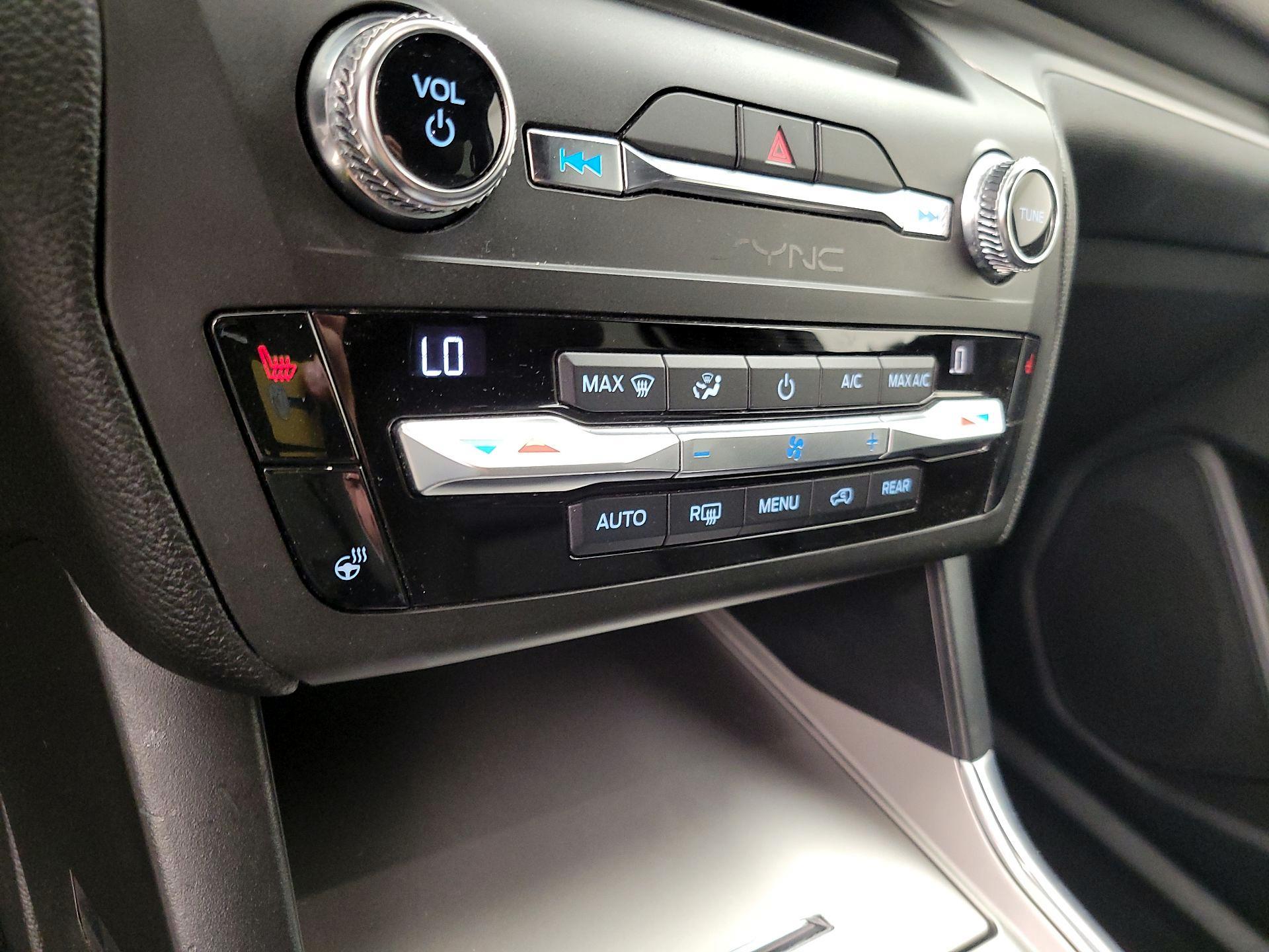 Thumbnail: 2020 Ford Explorer - 16